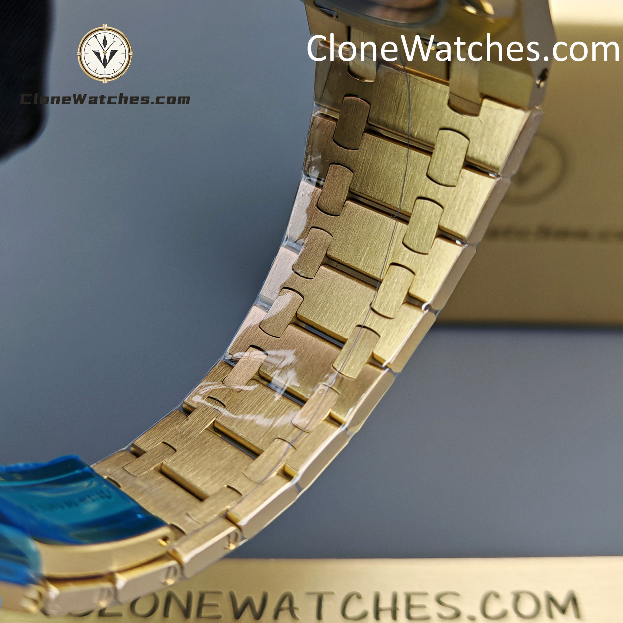 Audemars Piguet Super Clone Watches 1:1 Royal Oak “Jumbo” Extra-Thin Gold Dial 15202BA 39mm