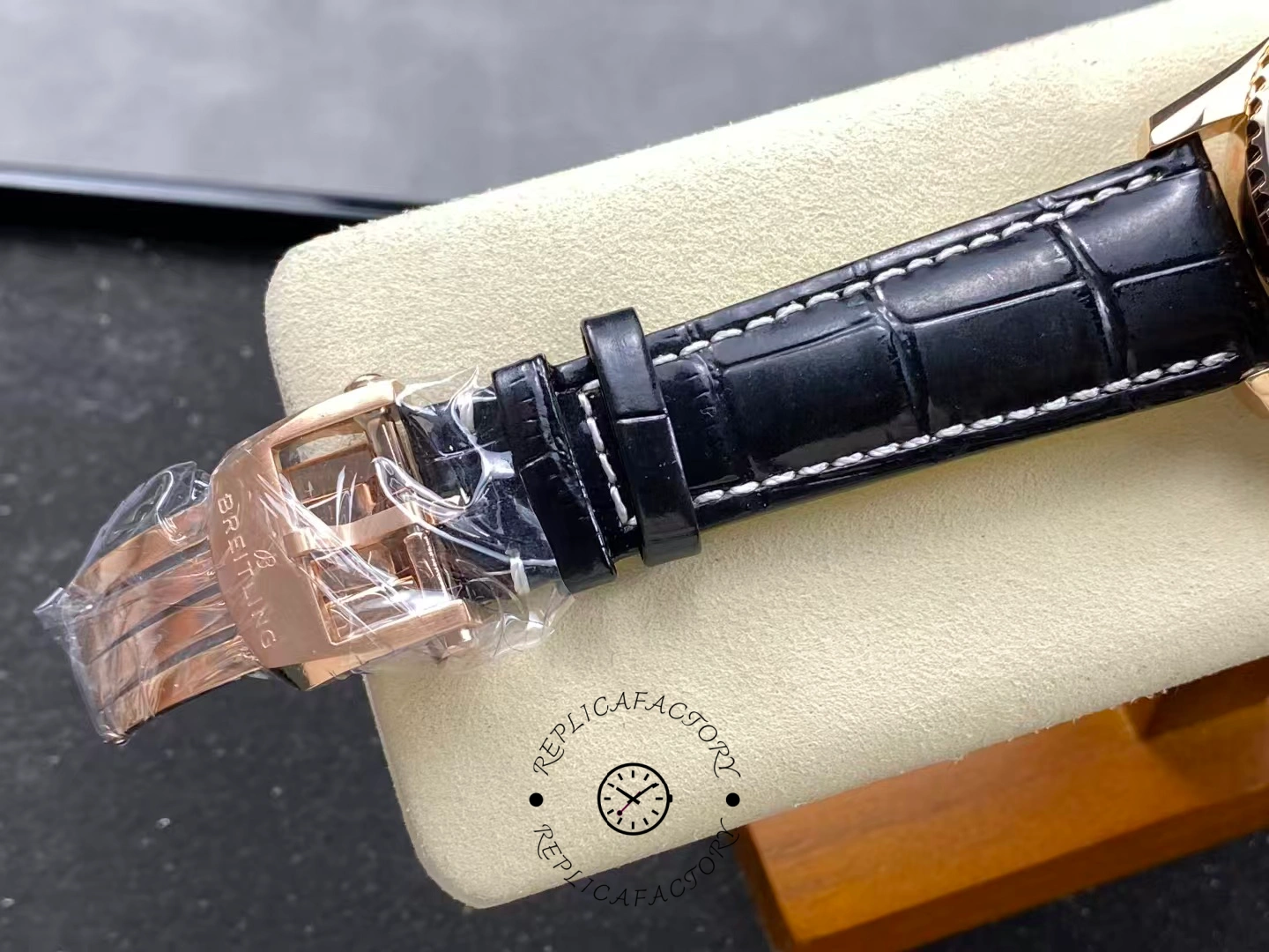 Breitling Navitimer B01 Rose Gold 43MM RB0138211B1P1 Replica