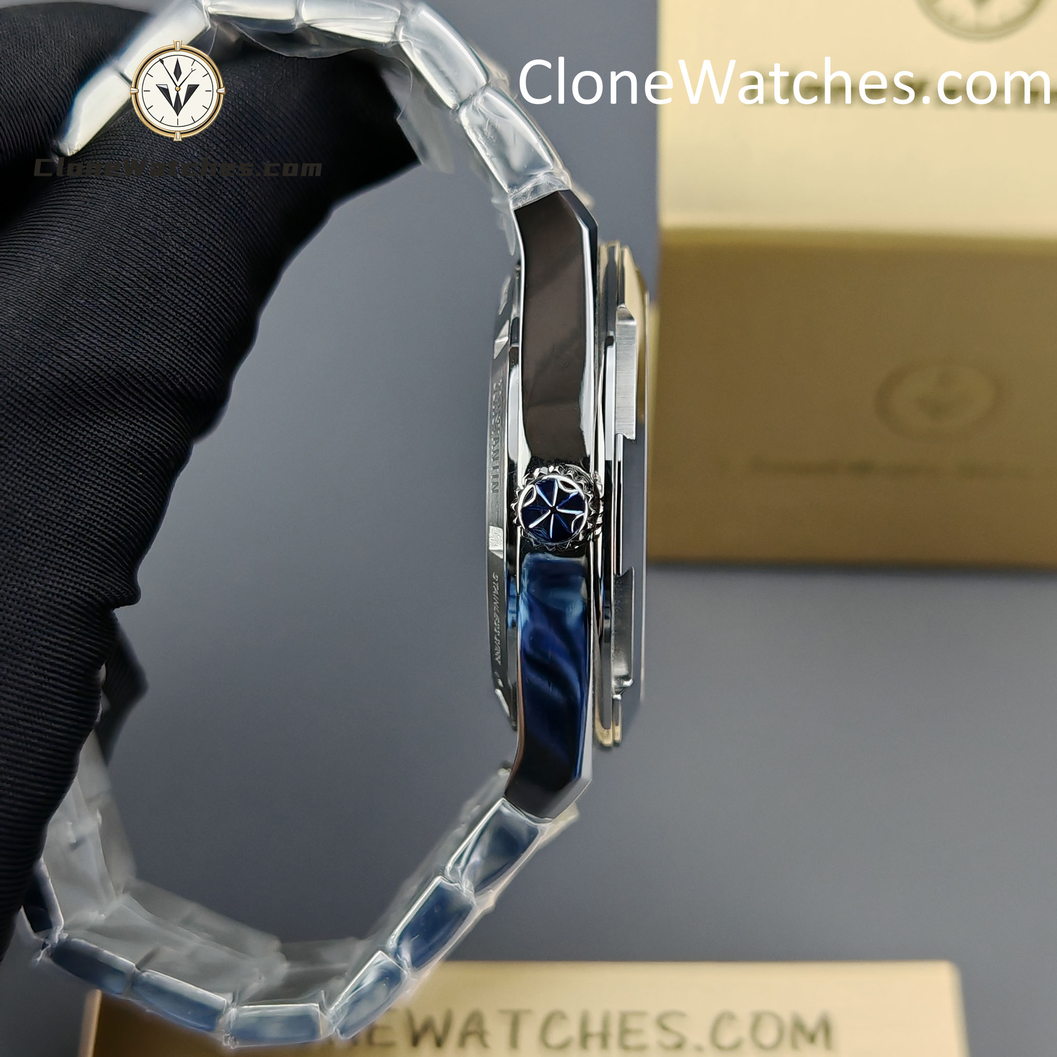 Vacheron Constantin Super Clone Watches 1:1 Overseas 4500V/210A-B128 Blue Dial