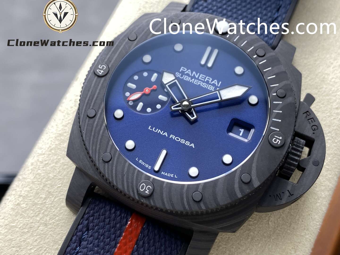 Panerai Super Clone Watches 1:1 Submersible Luna Rossa CarbotechTM PAM01563 Blue Dial