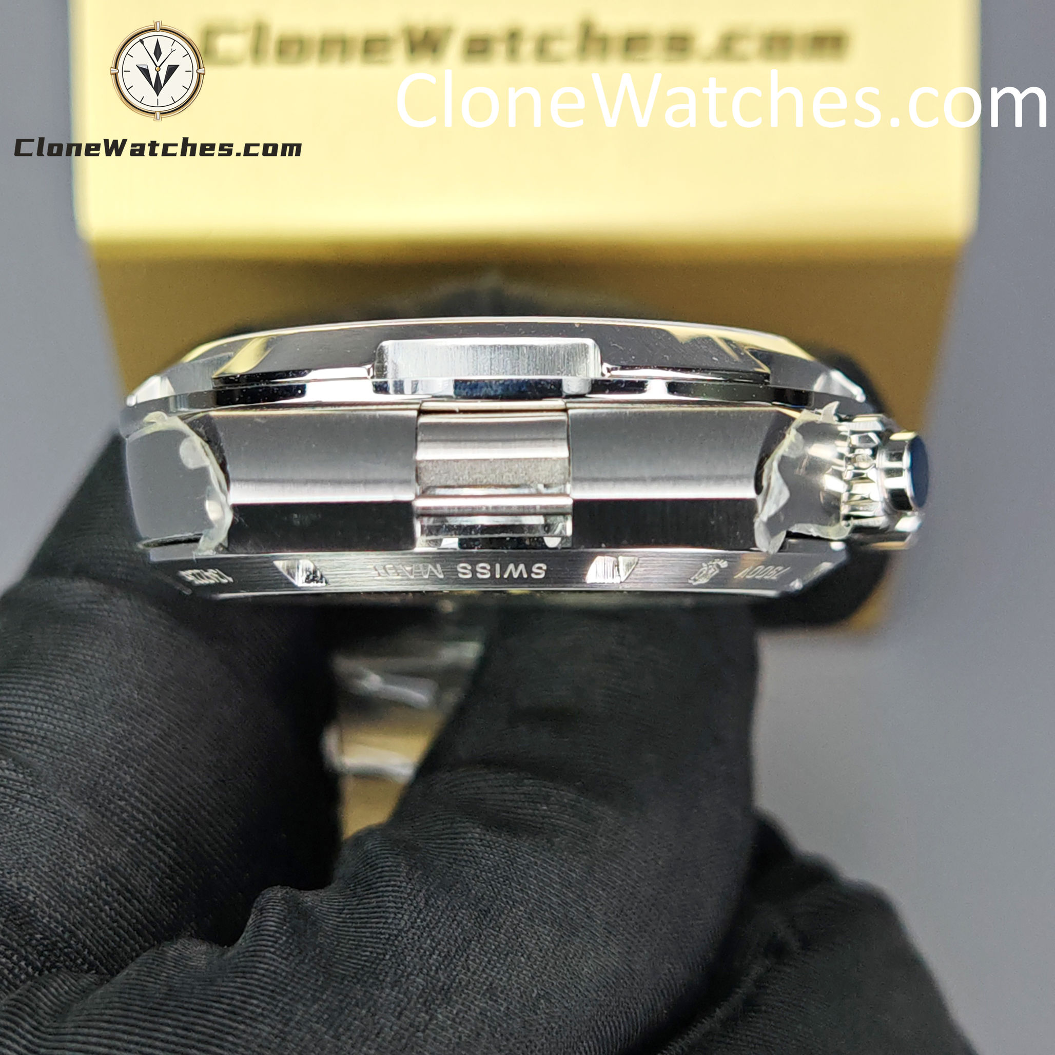 Vacheron Constantin Super Clone Watches 1:1 Overseas Dual Time 7920V/210A-B333 White Dial