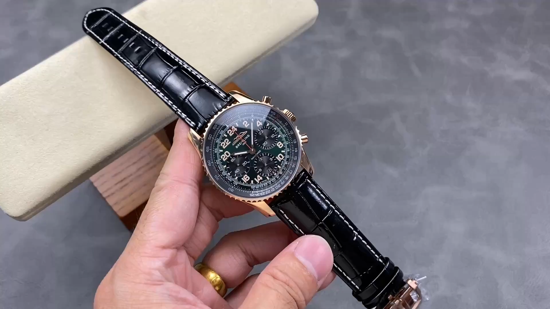 Breitling Navitimer Cosmanaute 41mm Limited Edition RB12302A1L1P1 Replica