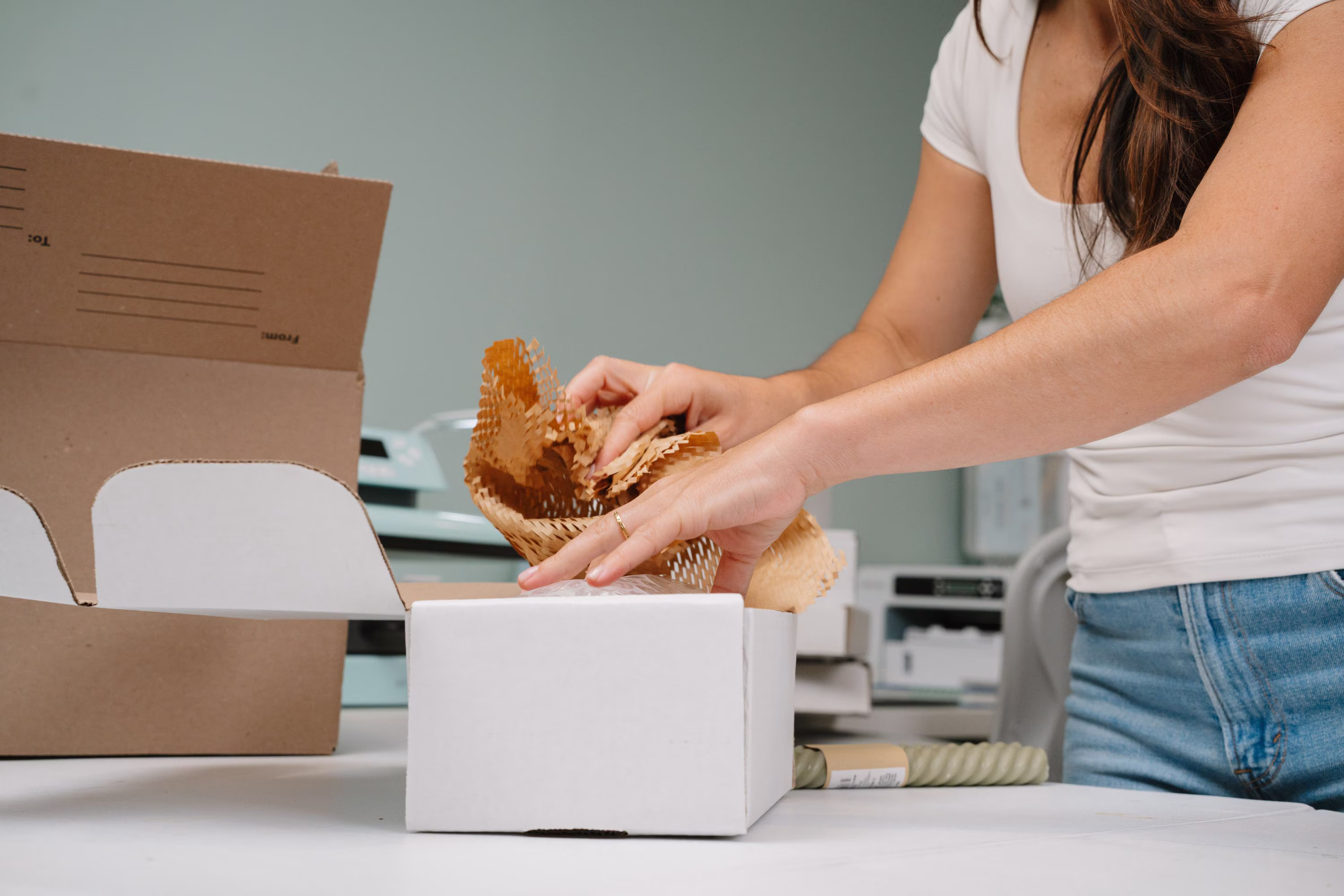 Pen+Gear Recycled Tuck-Top Shipping Box, 9 in L x 6 in W x 4 in H, White, 1 Count
