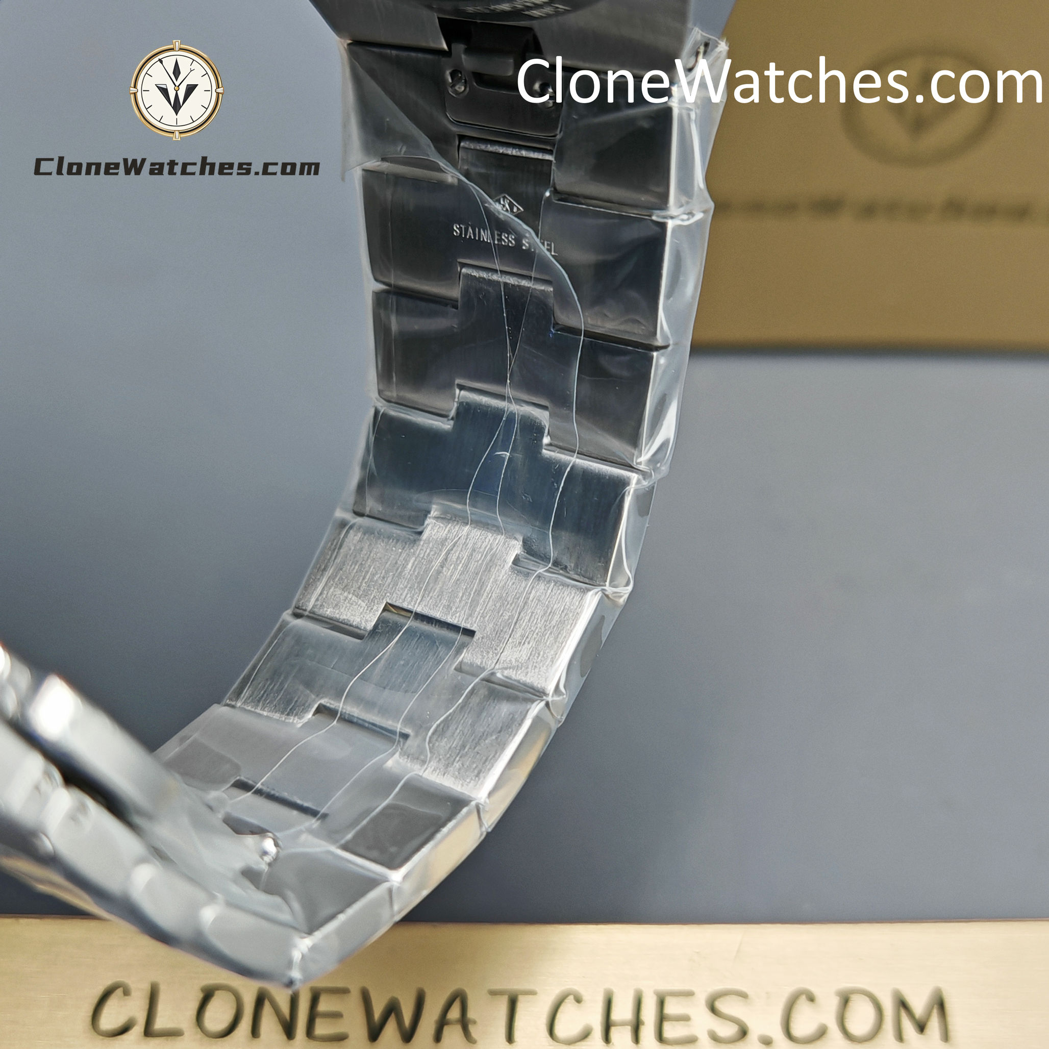 Vacheron Constantin Super Clone Watches 1:1 Overseas 4500V/210A-B126 Silvery white Dial