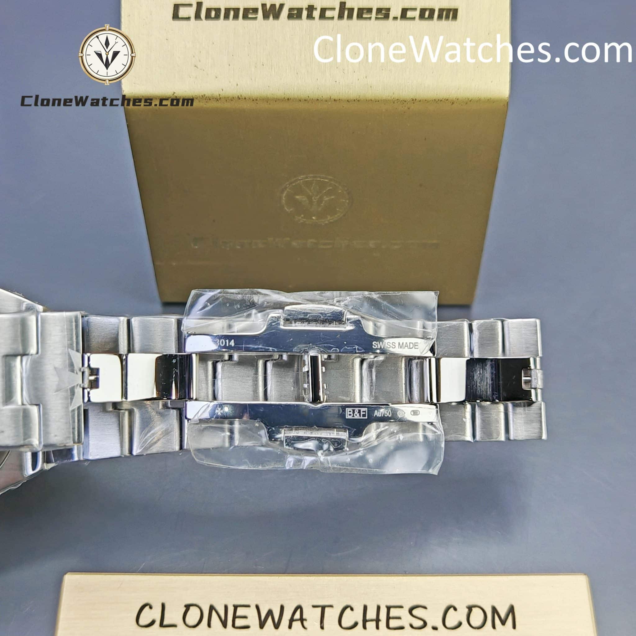 Vacheron Constantin Super Clone Watches 1:1 Overseas perpetual calendar 4300V/220G-B945 Blue Dial
