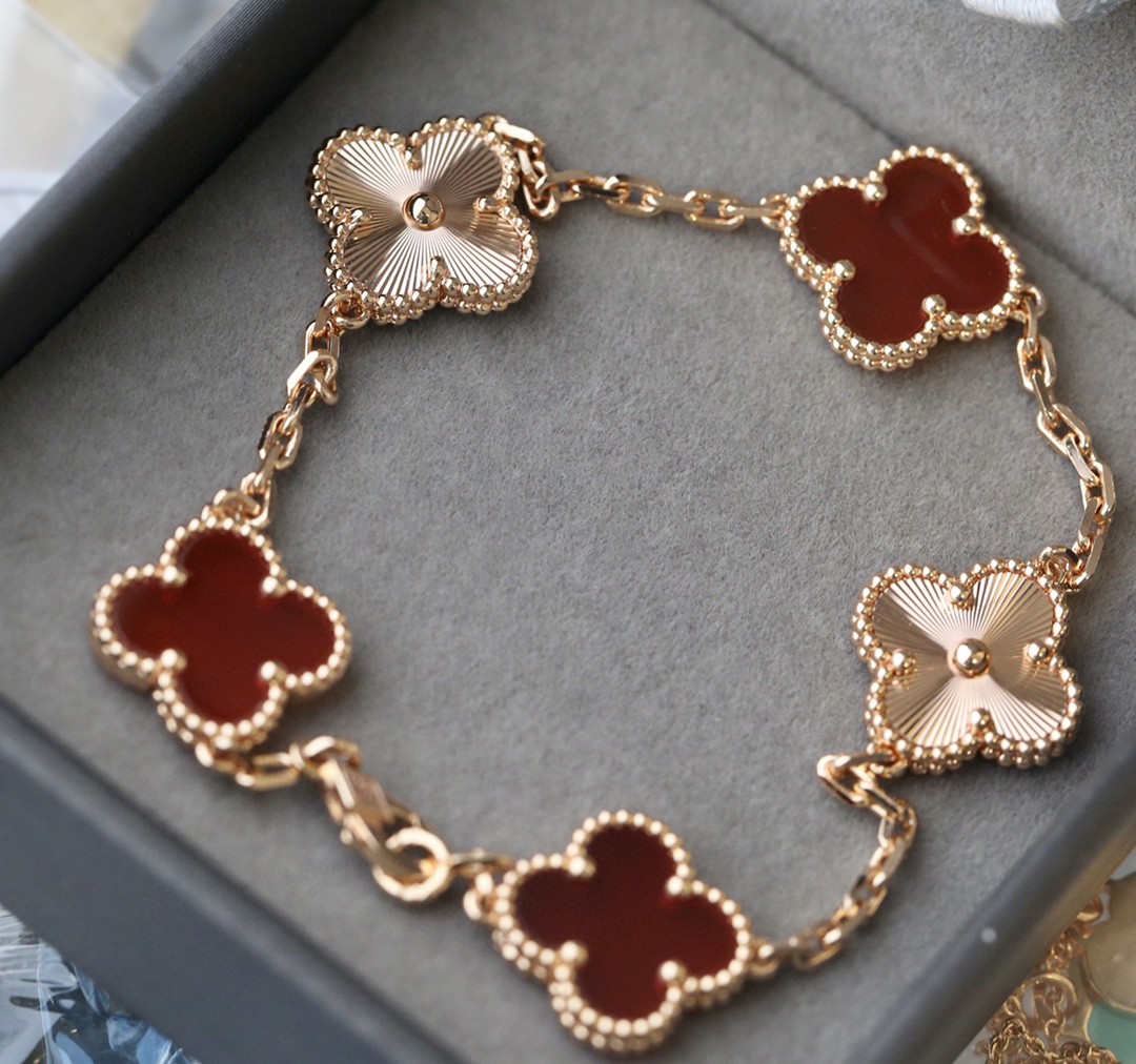Van Cleef & Arpels Four Leaf Lucky Series 18K Gold Bracelet