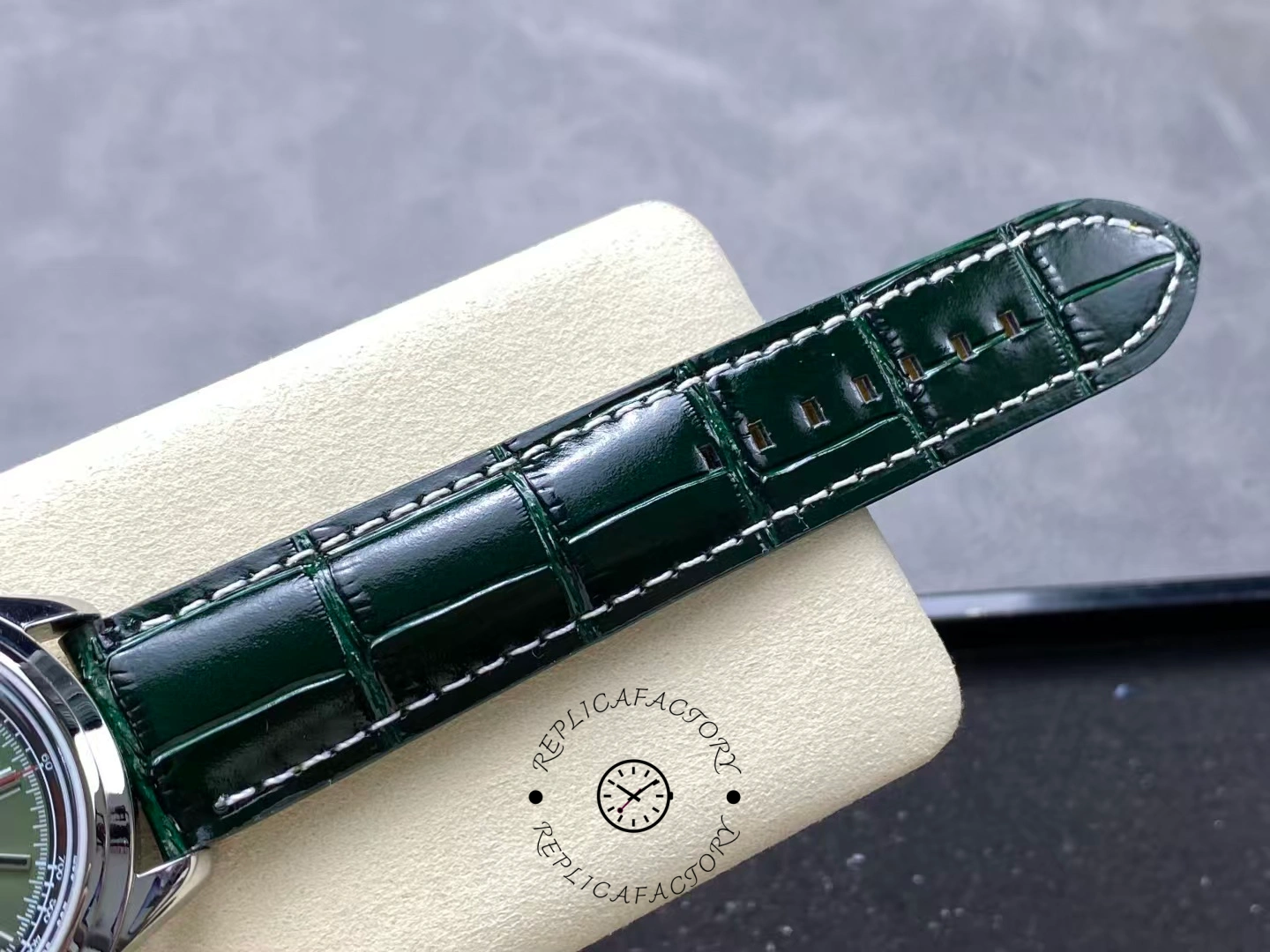 Breitling Premier B01 Chronograph 42 Bentley British Racing Green AB0118A11L1X1 Replica Watch
