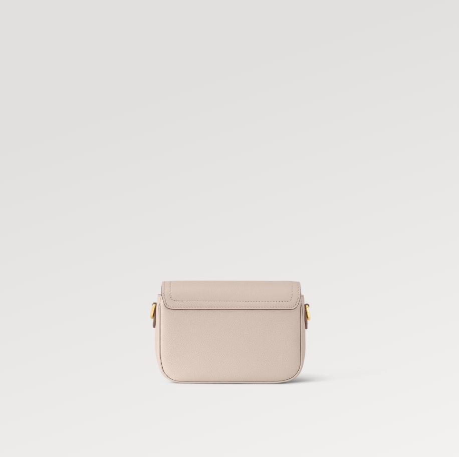 Louis Vuitton M21084 LockMe Tender