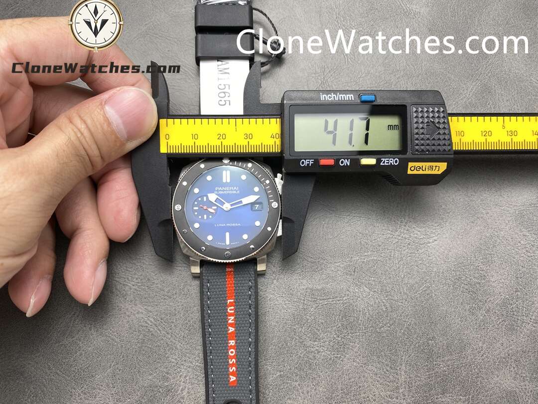 Panerai Super Clone Watches 1:1 Submersible Luna Rossa PAM01565 Blue Dial 42mm