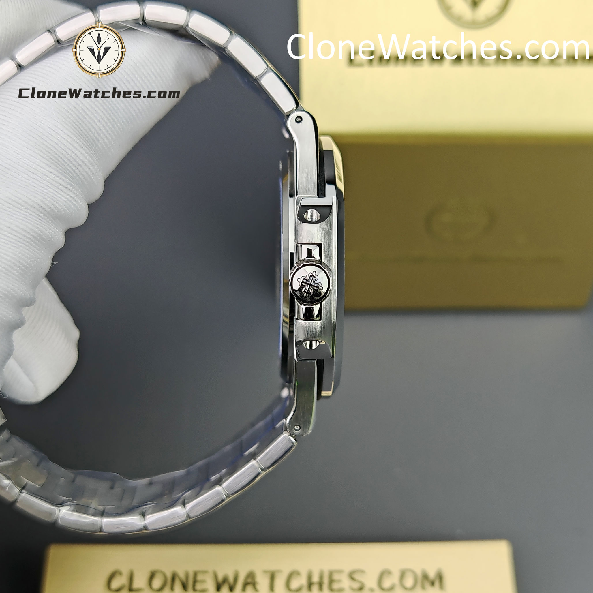 Patek Philippe Super Clone Watches 1:1 5711 Nautilus Dark blue Dial