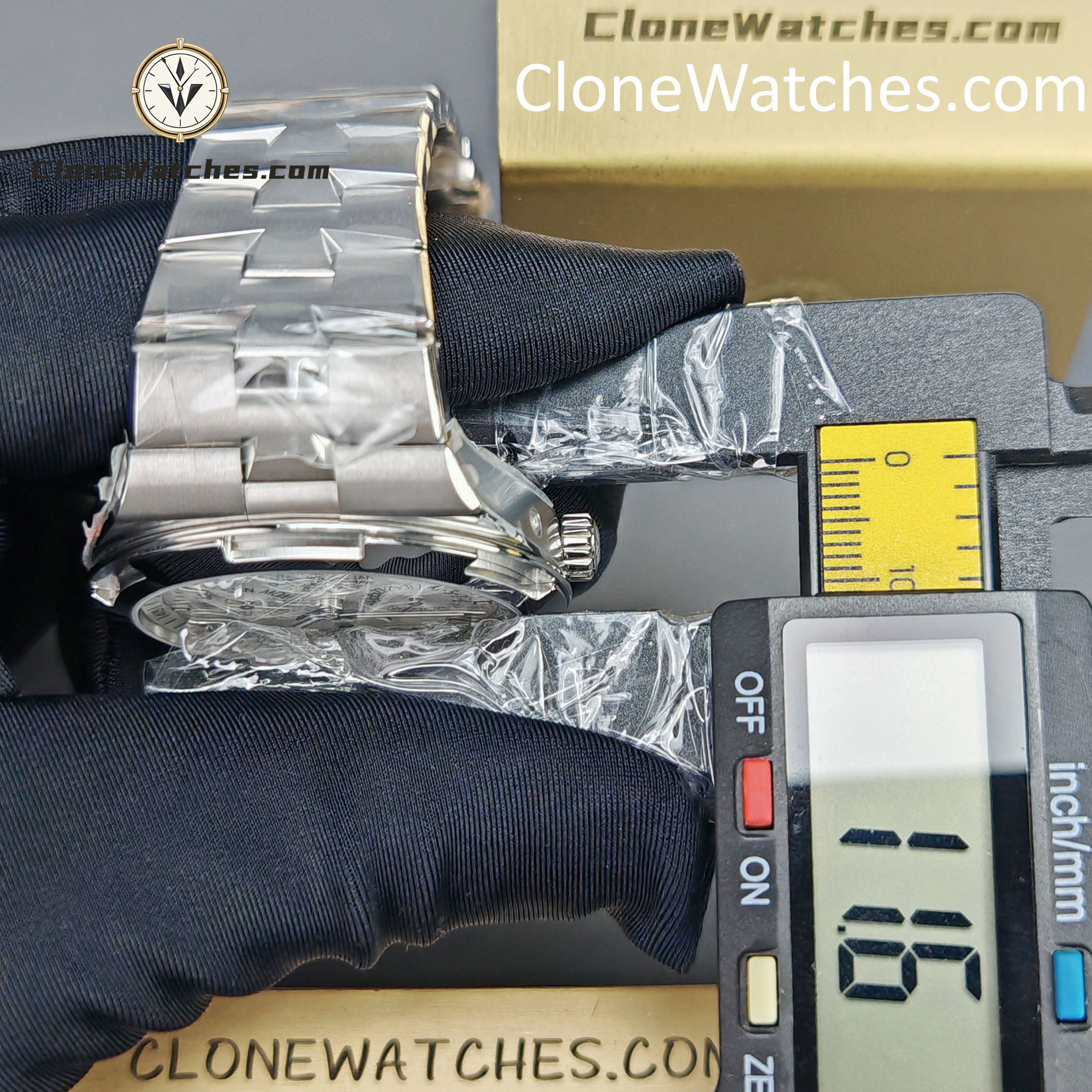Vacheron Constantin Super Clone Watches 1:1 Overseas Perpetual Calendar Ultra-Thin Steel Dial