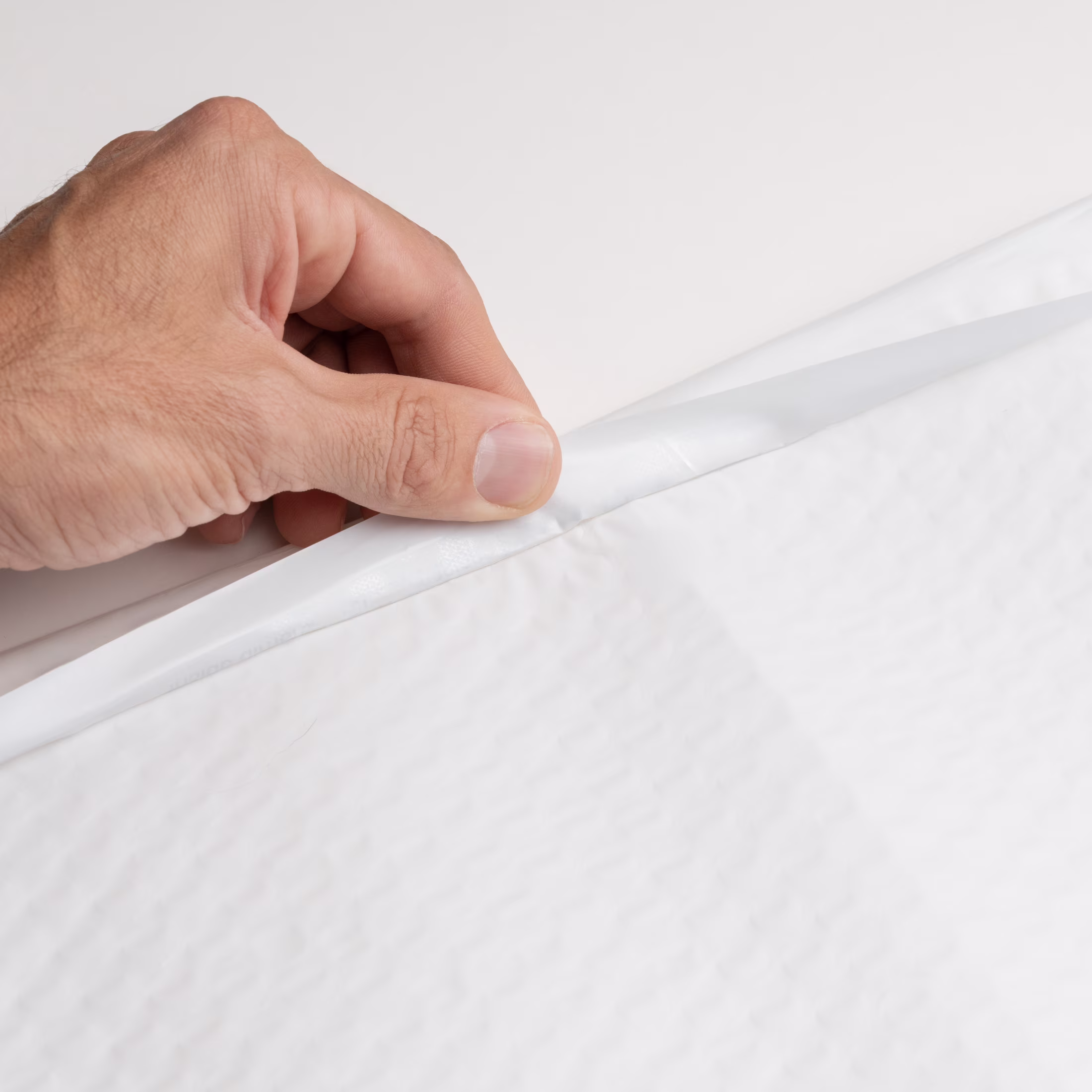 Duck Max Strength Self-Sealing Poly Bubble Mailer #2, 8.5