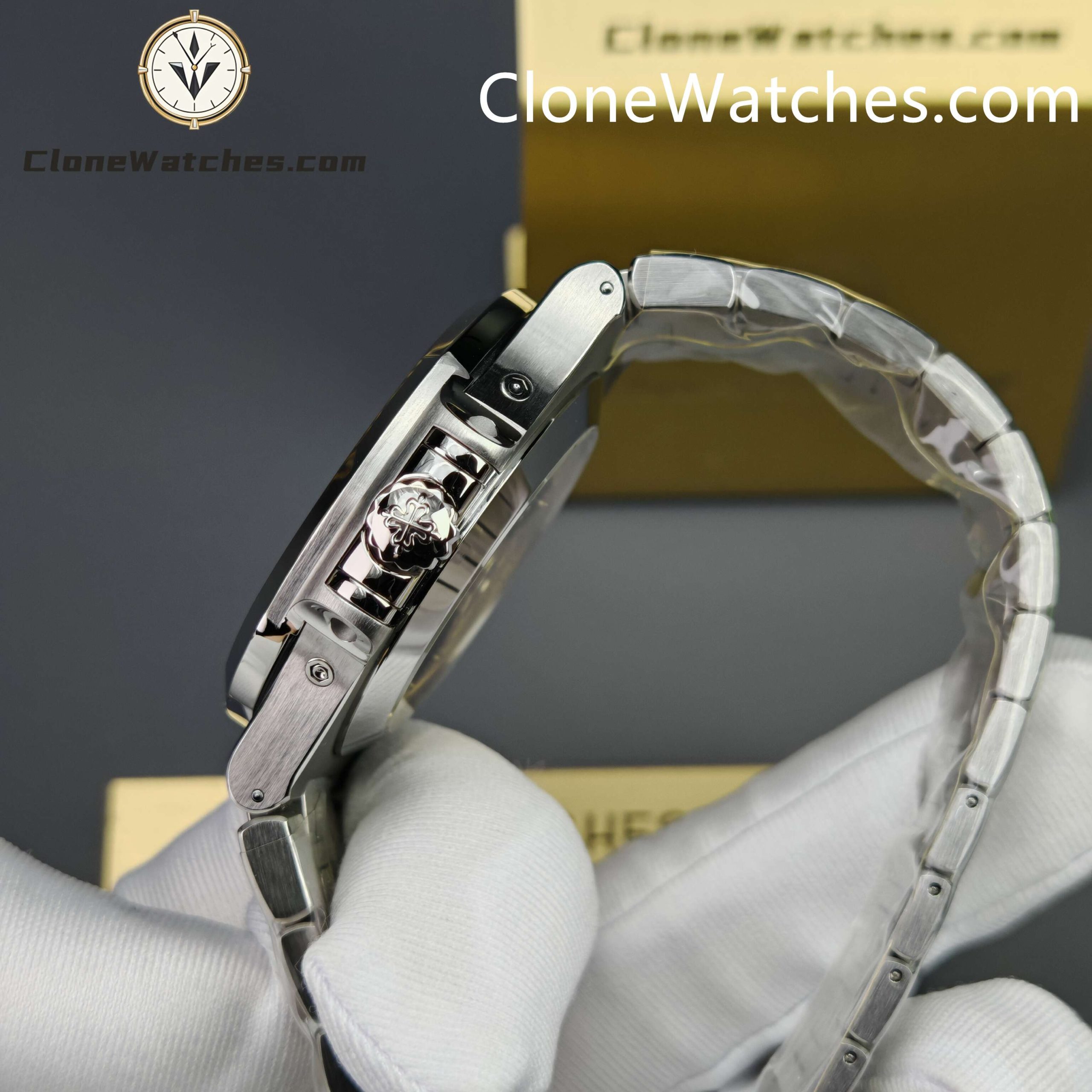 Patek Philippe Super Clone Watches 1:1 Nautilus 5726 Annual Calendar White Dial