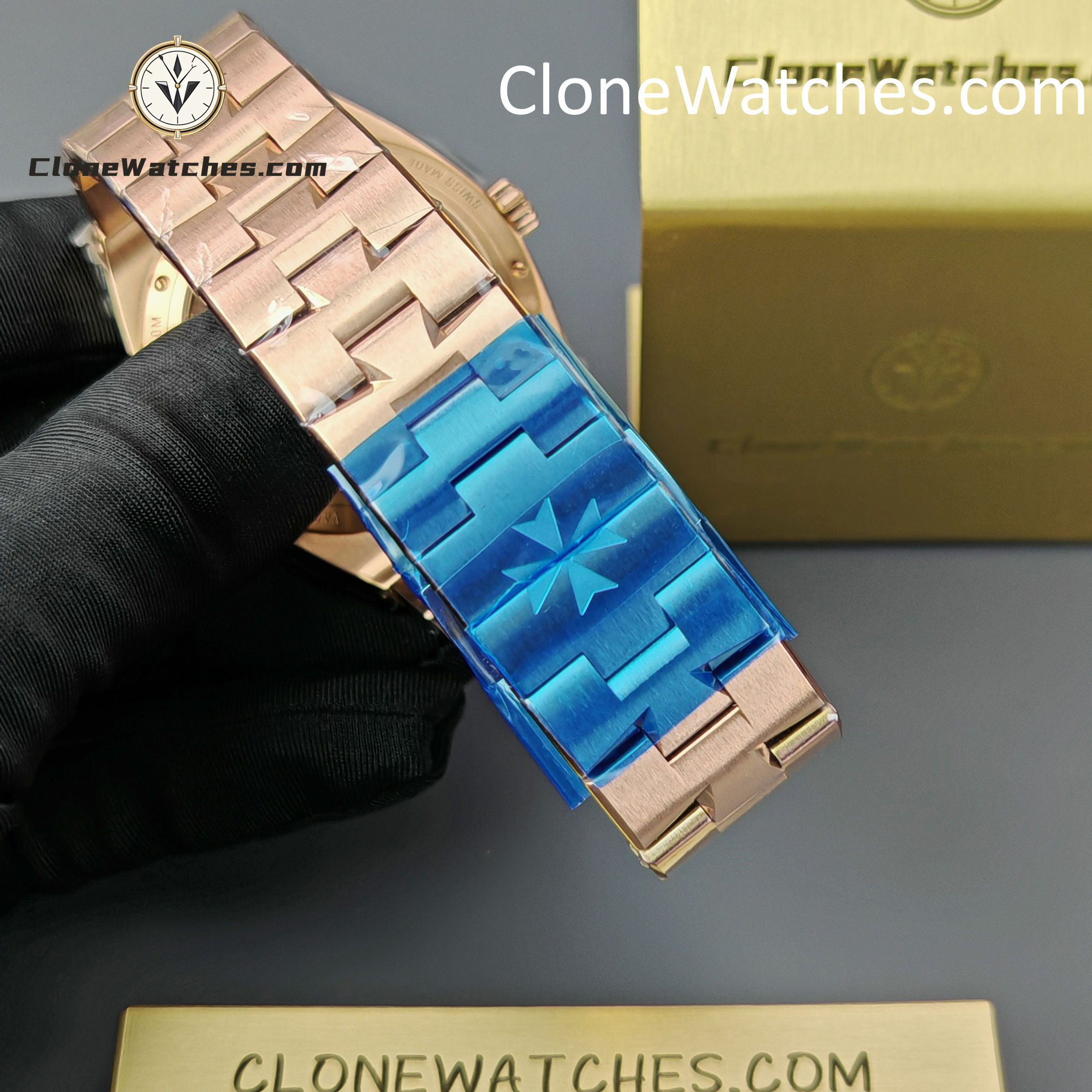 Vacheron Constantin Super Clone Watches 1:1 Overseas perpetual calendar Rose Gold 4300V/220R-B064