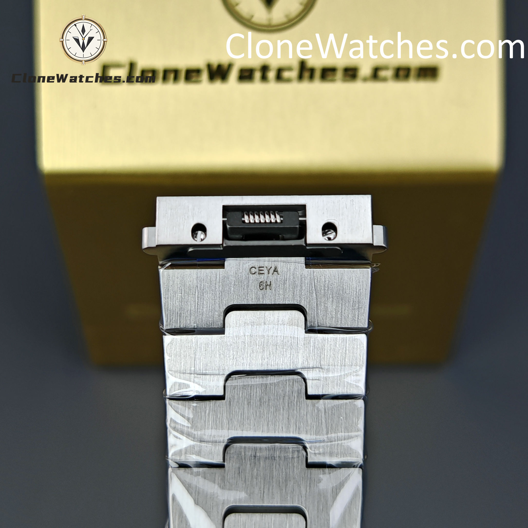 Cartier Super Clone Watches 1:1 Santos Series Gray Dial 39.8MM WSSA0037 Steel Strap
