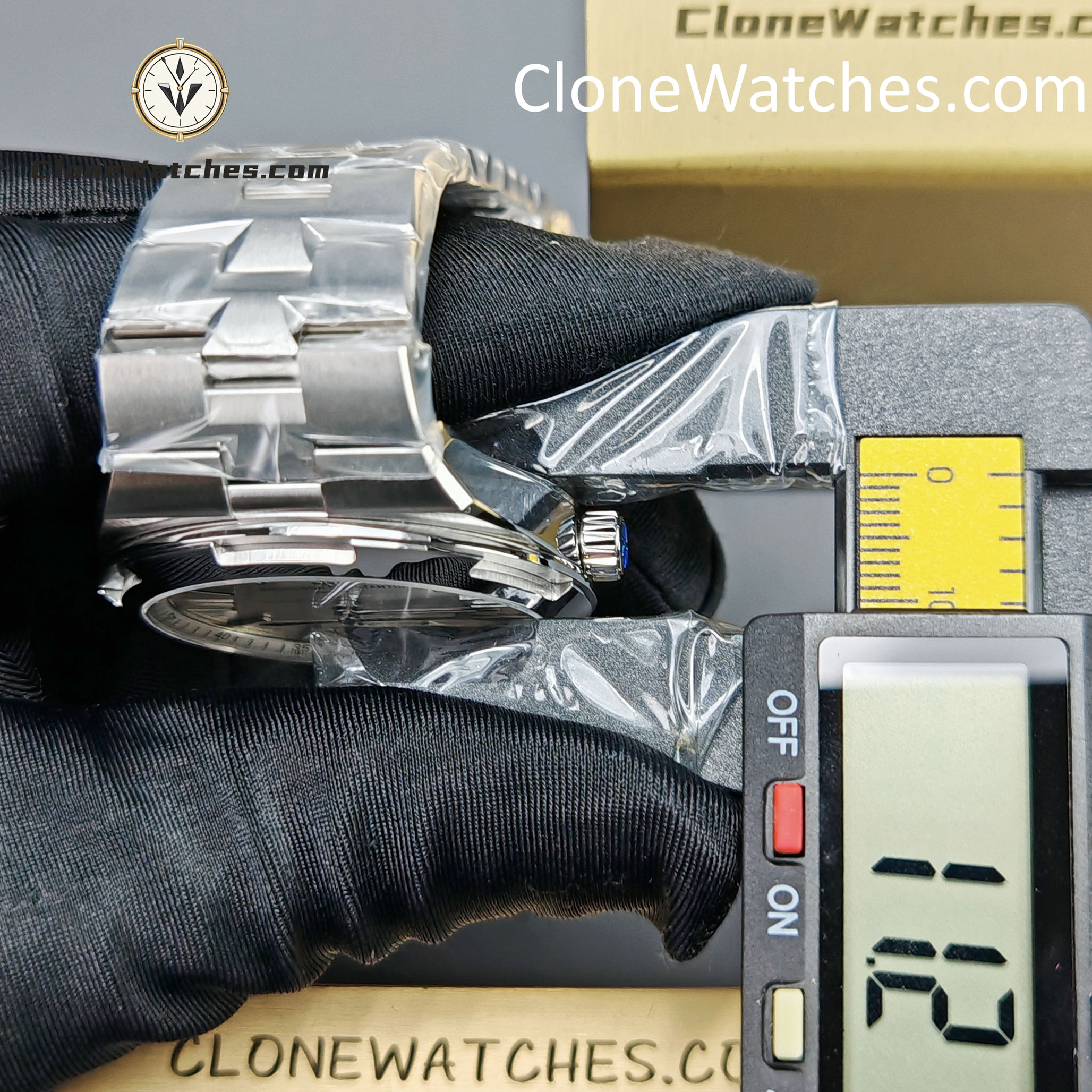Vacheron Constantin Super Clone Watches 1:1 Overseas 4500V/210A-B126 Silvery white Dial