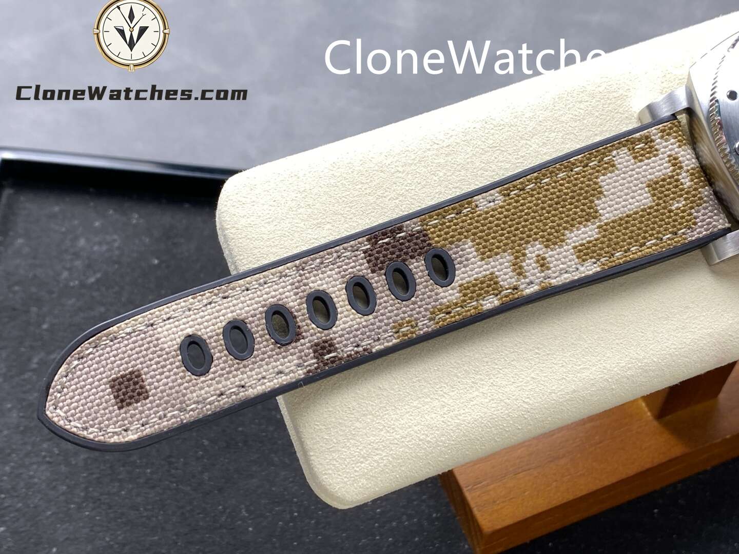 Panerai Super Clone Watches 1:1 Submersible QuarantaQuattro Navy SEALs 44MM PAM01518