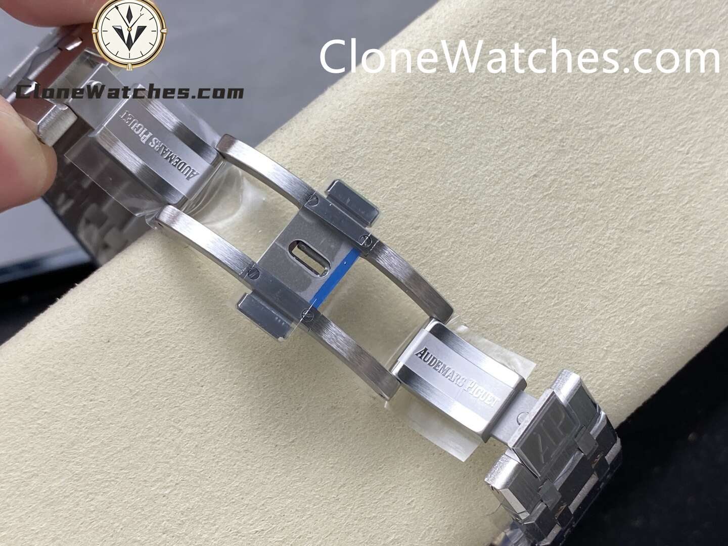 Audemars Piguet Super Clone Watches 1:1 Royal Oak x Kaws Sliver XX Dial 41 mm