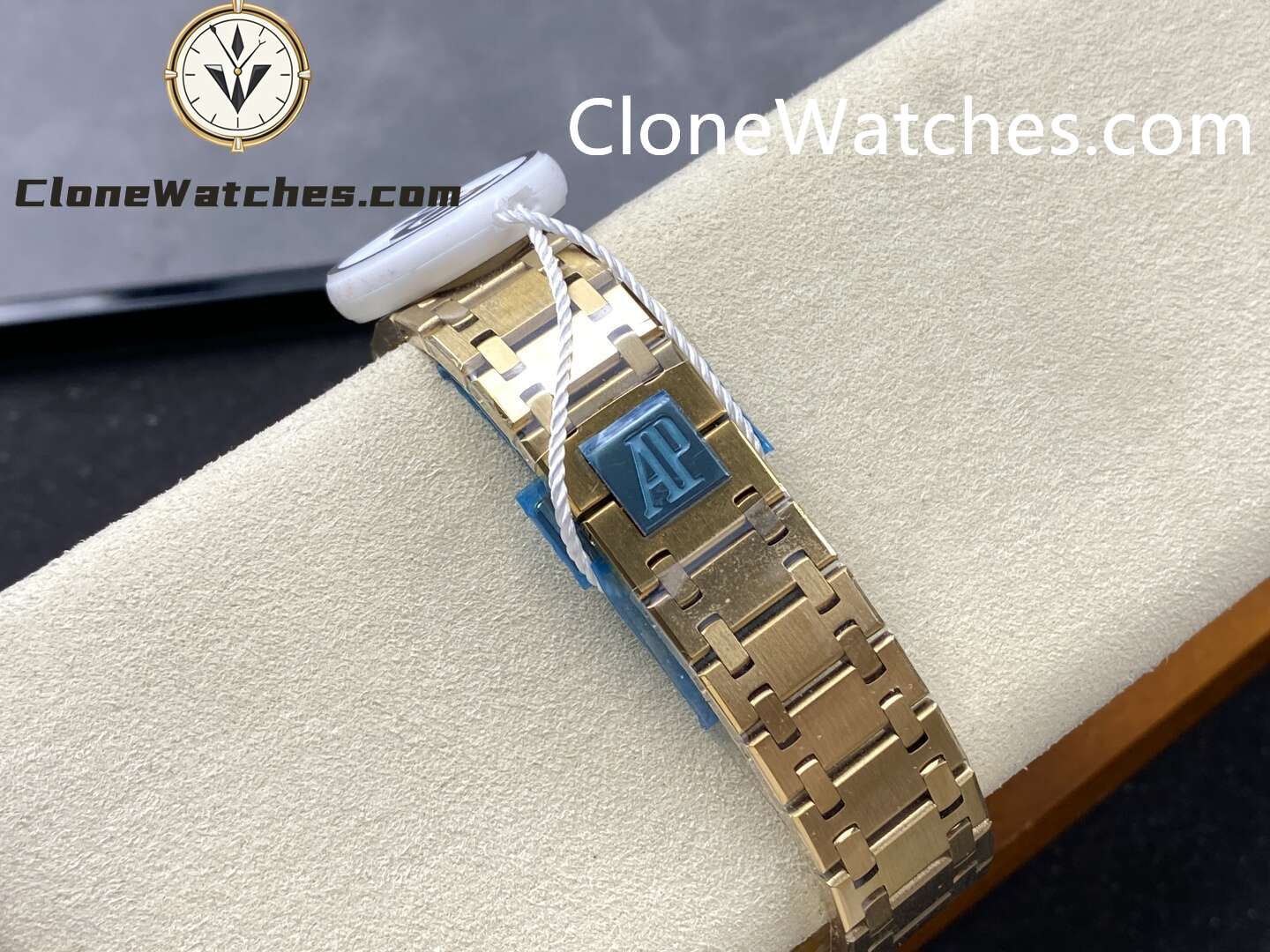 Audemars Piguet Super Clone Watches 1:1 Royal Oak 18K Gold 15202BA 39MM