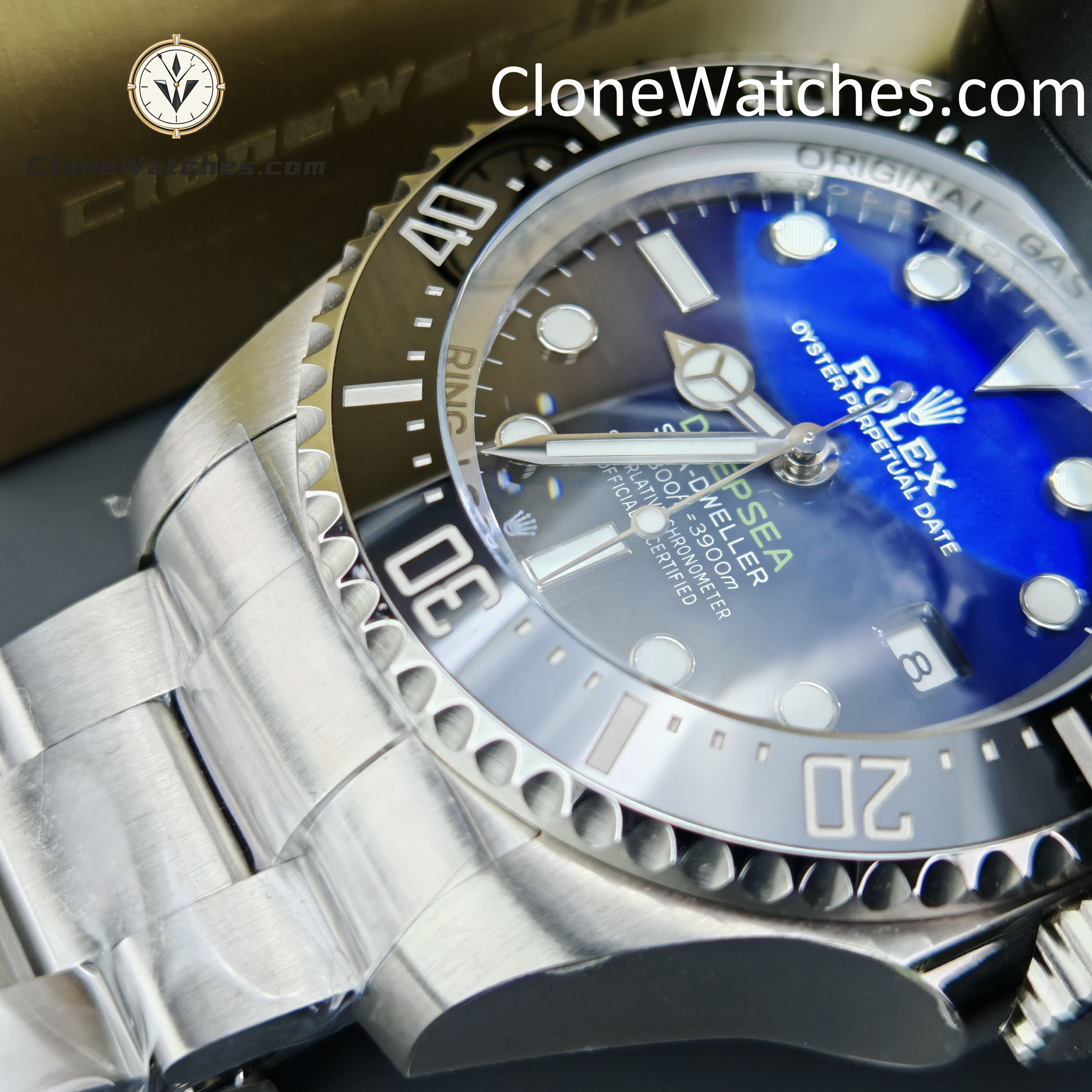 Rolex Super Clone Watches 1:1 Deepsea Sea Dweller Gradient Blue Dial m126660-0002 3235 Movement