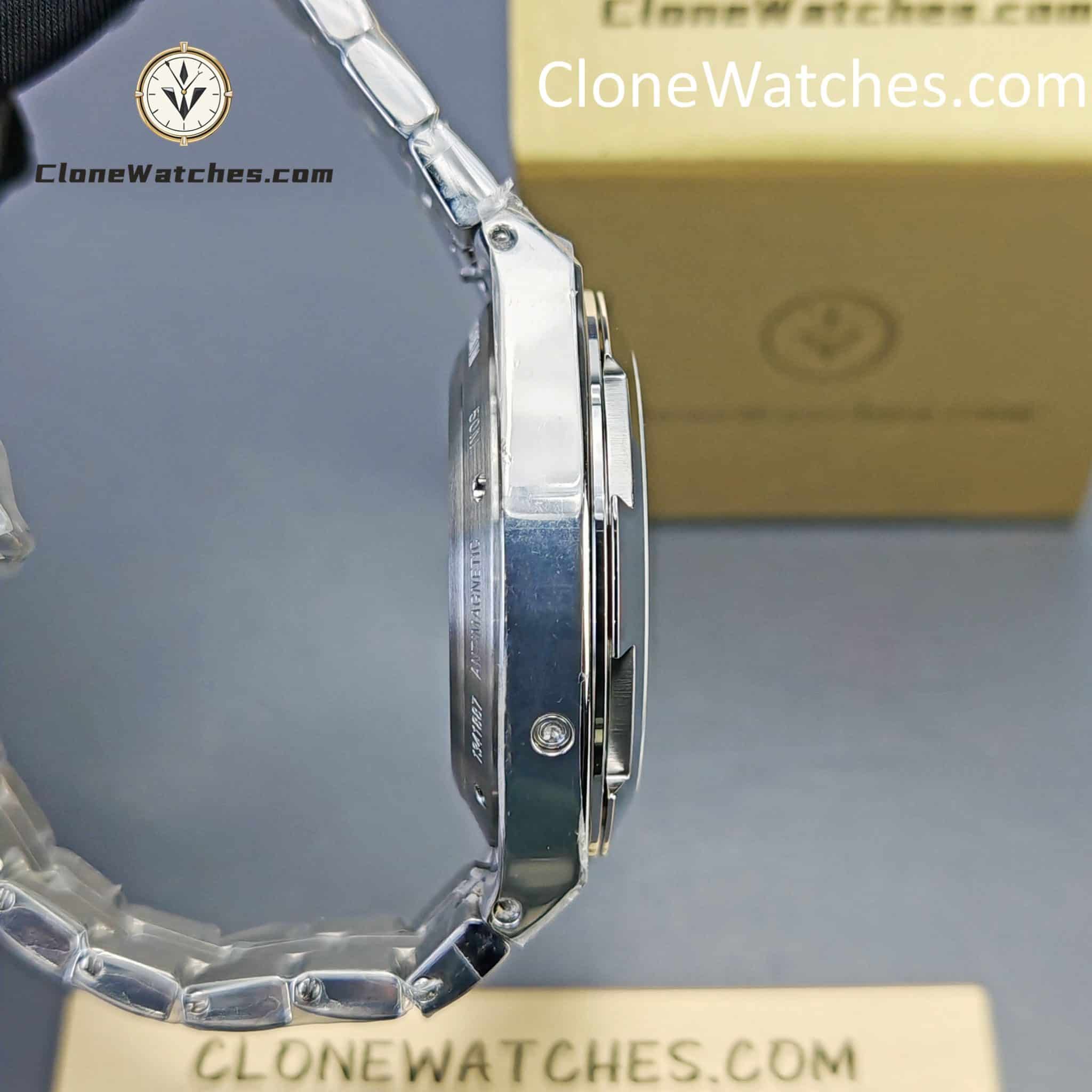 Vacheron Constantin Super Clone Watches 1:1 Overseas perpetual calendar 4300V/220G-B945 Blue Dial
