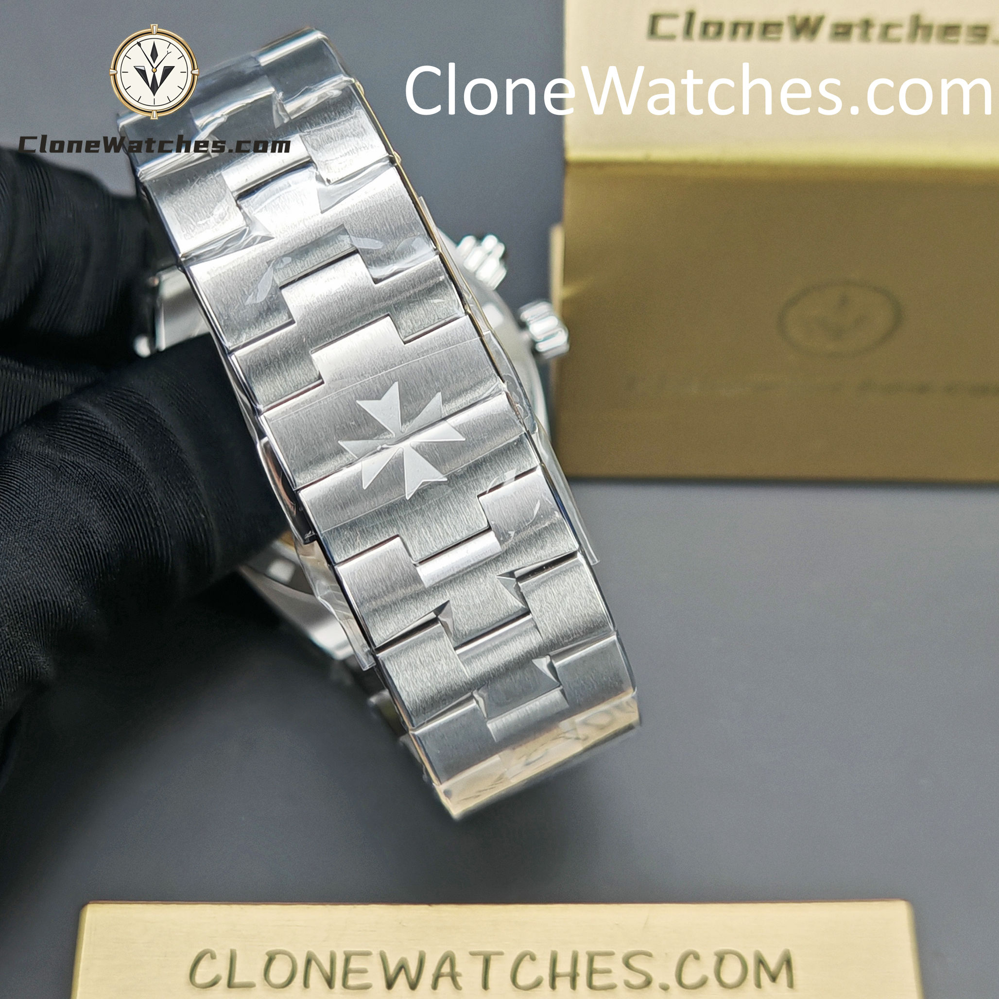 Vacheron Constantin Super Clone Watches 1:1 Overseas Dual Time 7920V/210A-B334 Blue Dial