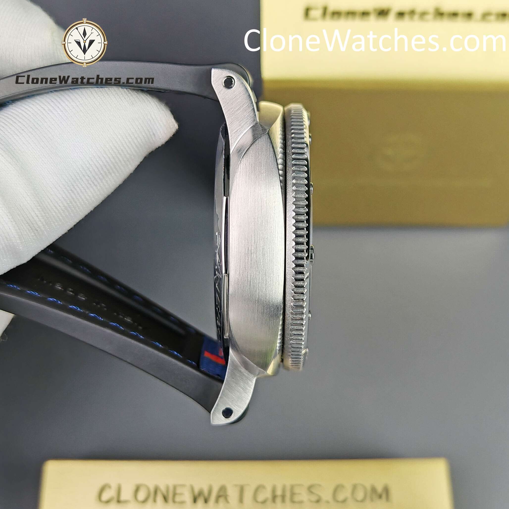 Panerai Super Clone Watches 1:1 Submersible QuarantaQuattro Luna Rossa PAM01391 44mm