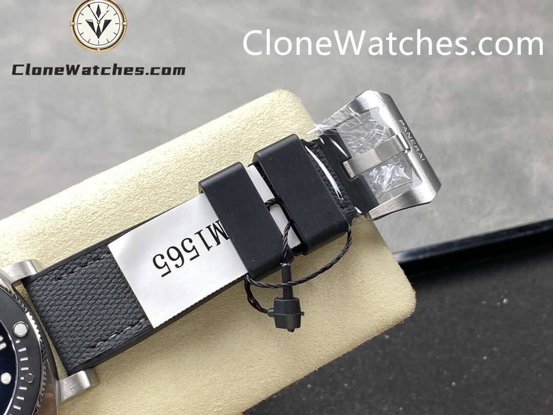 Panerai Super Clone Watches 1:1 Submersible Luna Rossa PAM01565 Blue Dial 42mm