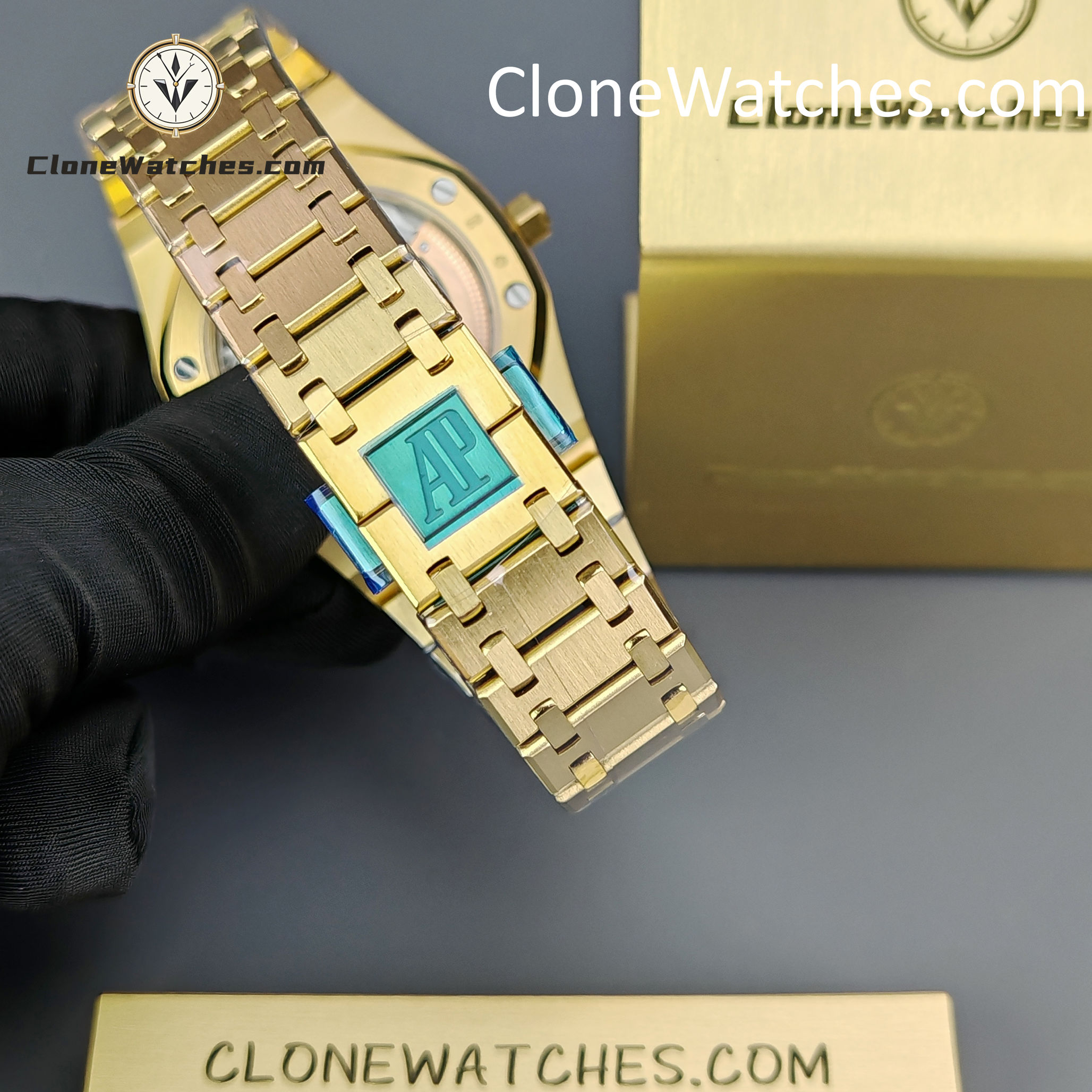 Audemars Piguet Super Clone Watches 1:1 Royal Oak “Jumbo” Extra-Thin Gold Dial 15202BA 39mm
