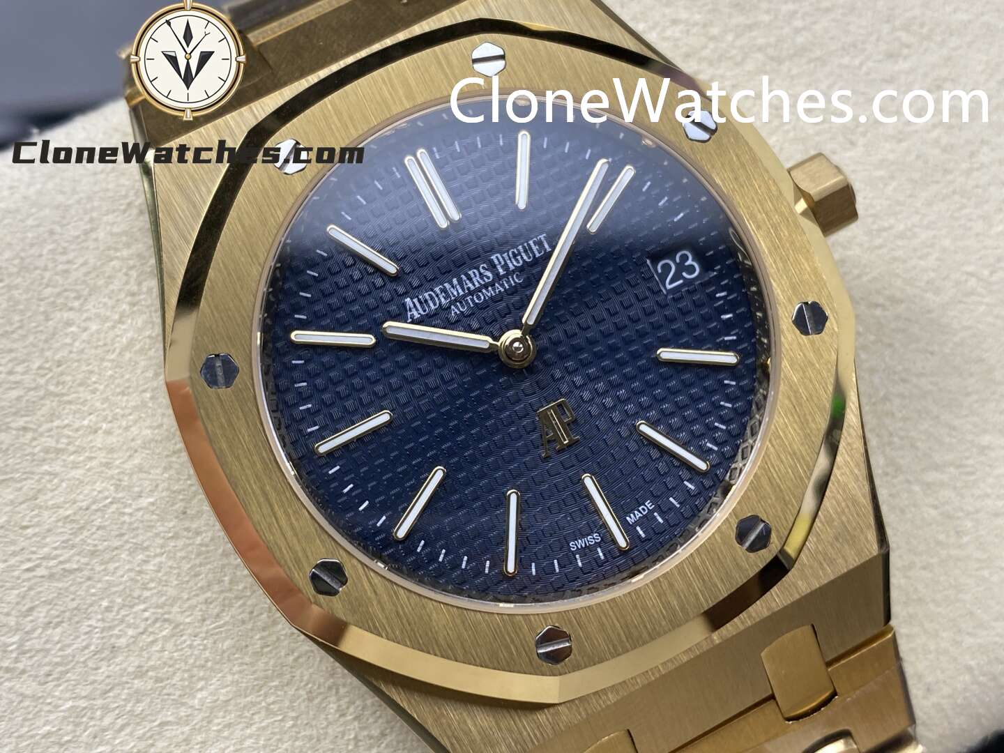 Audemars Piguet Super Clone Watches 1:1 Royal Oak 18K Gold 15202BA 39MM