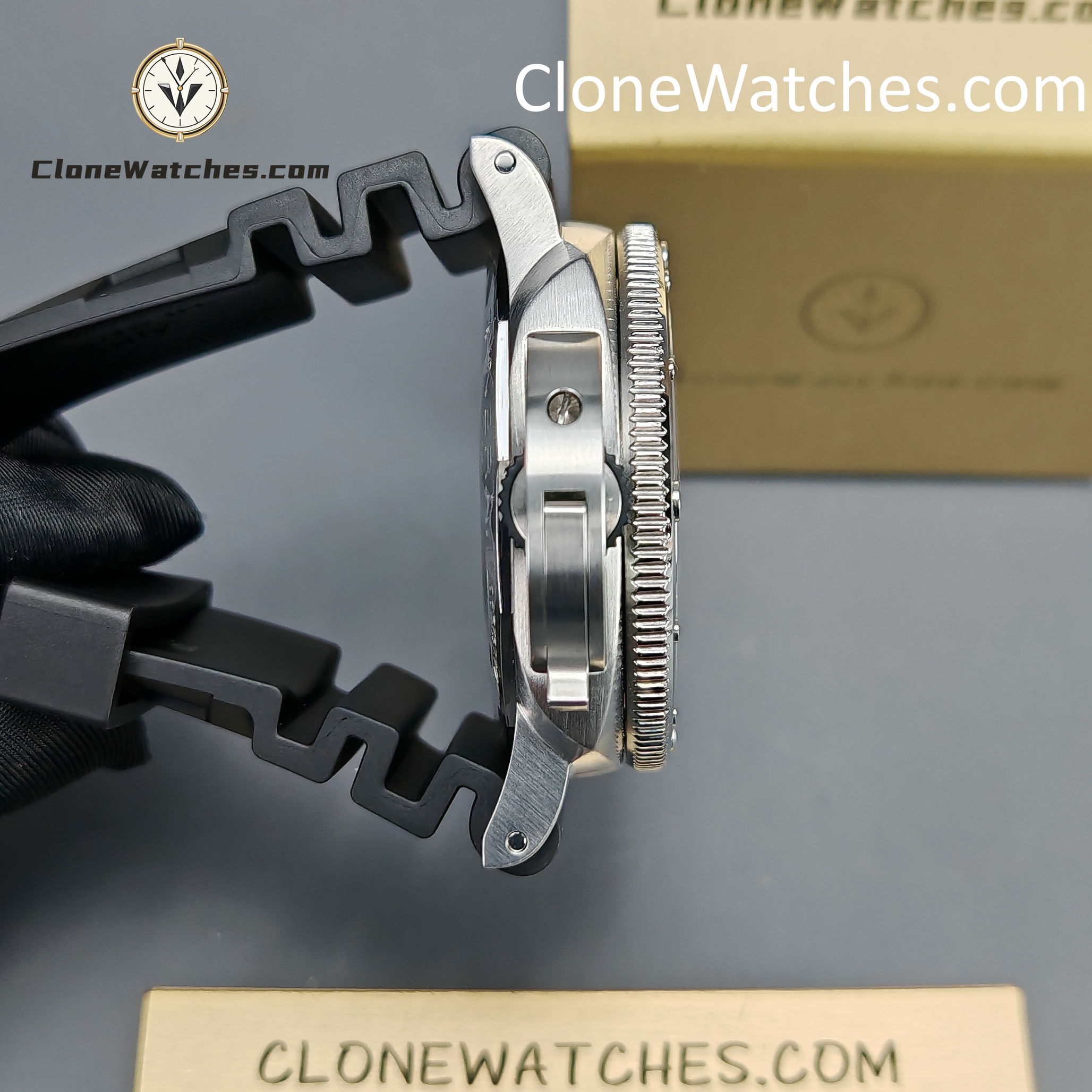 Panerai Super Clone Watches 1:1 Submersible GMT Navy SEALs PAM01323 Gradient Gray dial