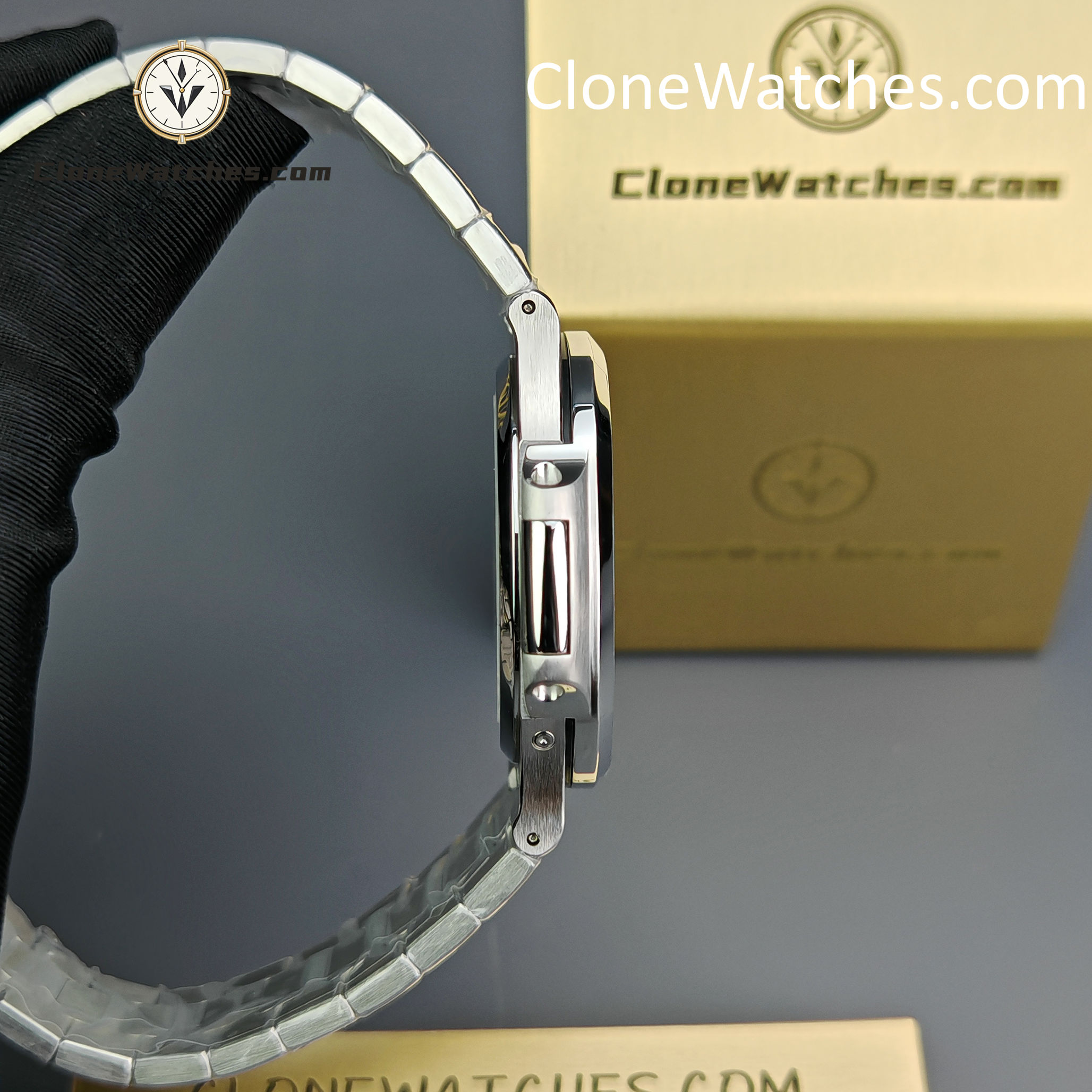 Patek Philippe Super Clone Watches 1:1 Nautilus Moon Phase 5712 Blue Dial New Clasp