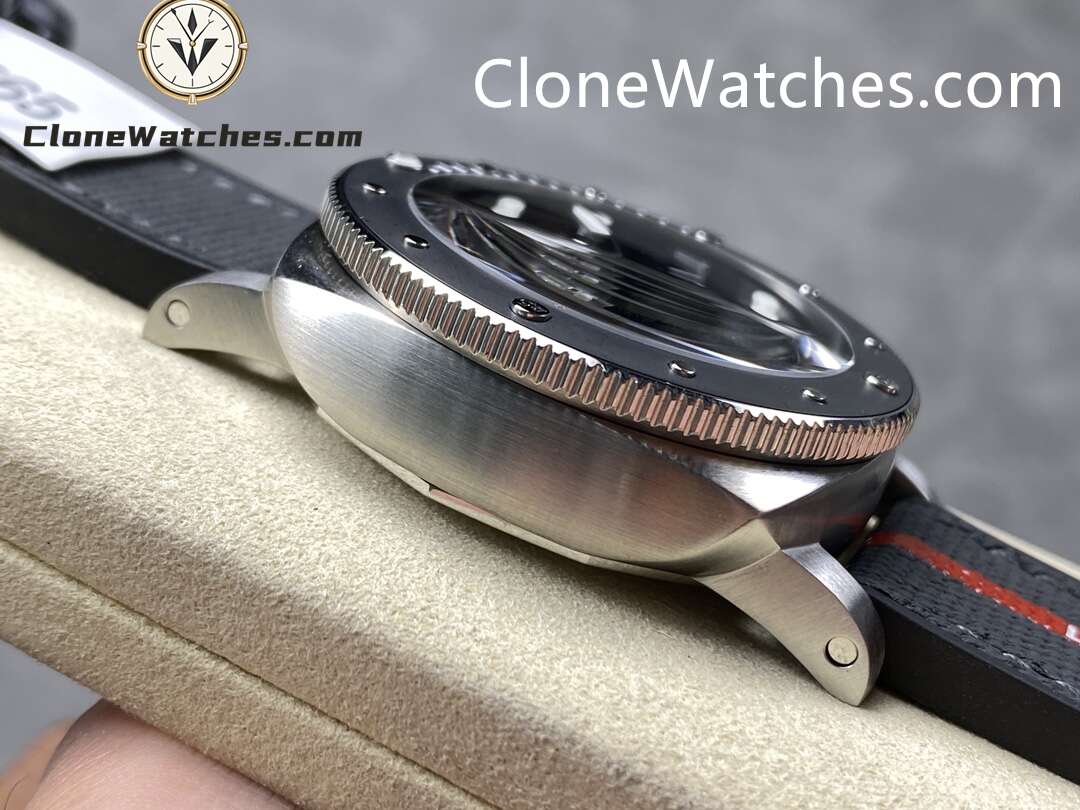 Panerai Super Clone Watches 1:1 Submersible Luna Rossa PAM01565 Blue Dial 42mm