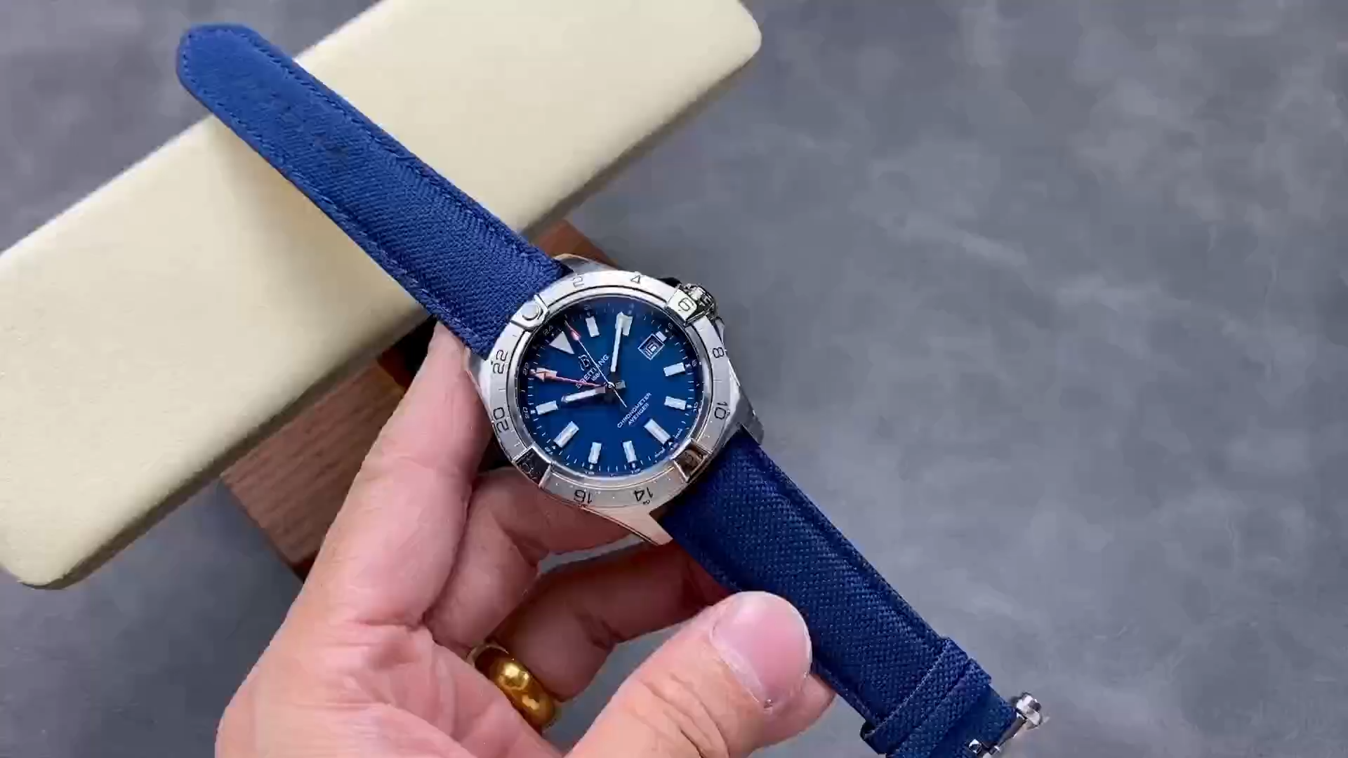 Breitling Avenger Automatic GMT A32320101C1X1 44mm Replica