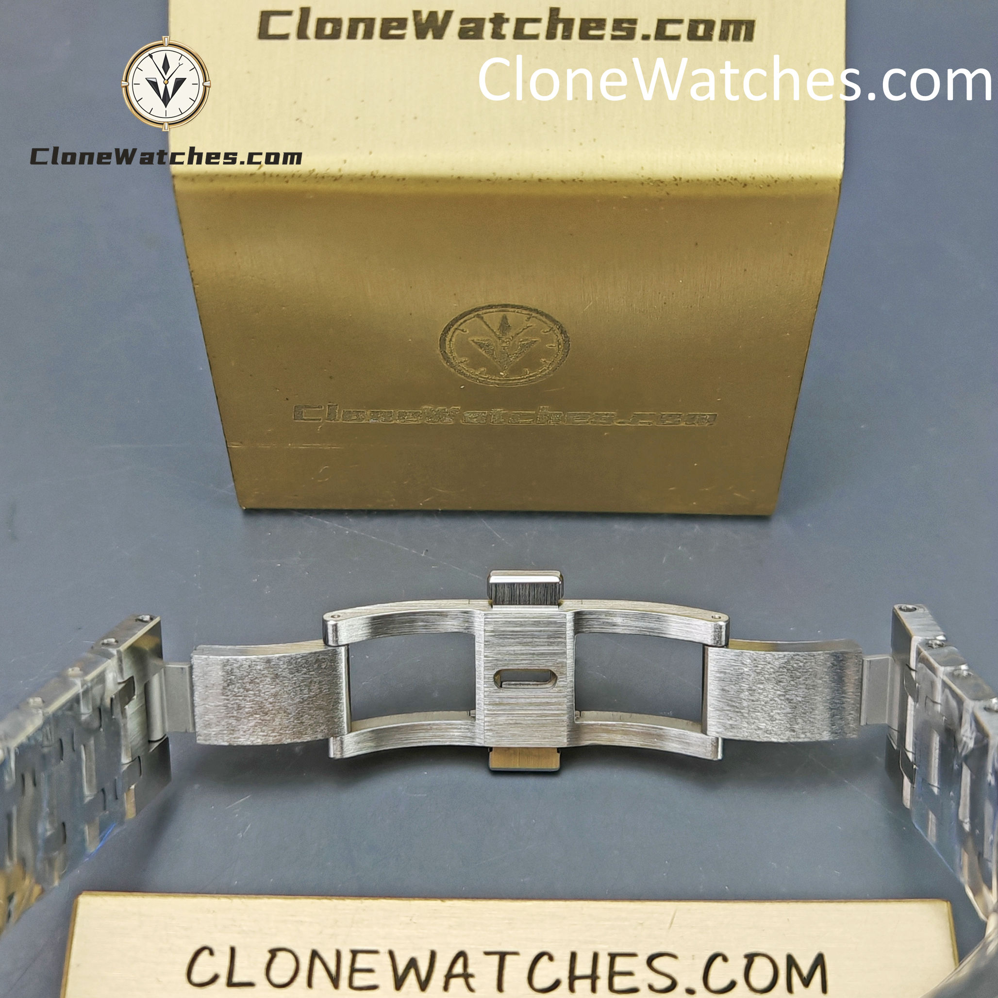 Audemars Piguet Super Clone Watches 1:1 Royal Oak 15400 Blue Dial
