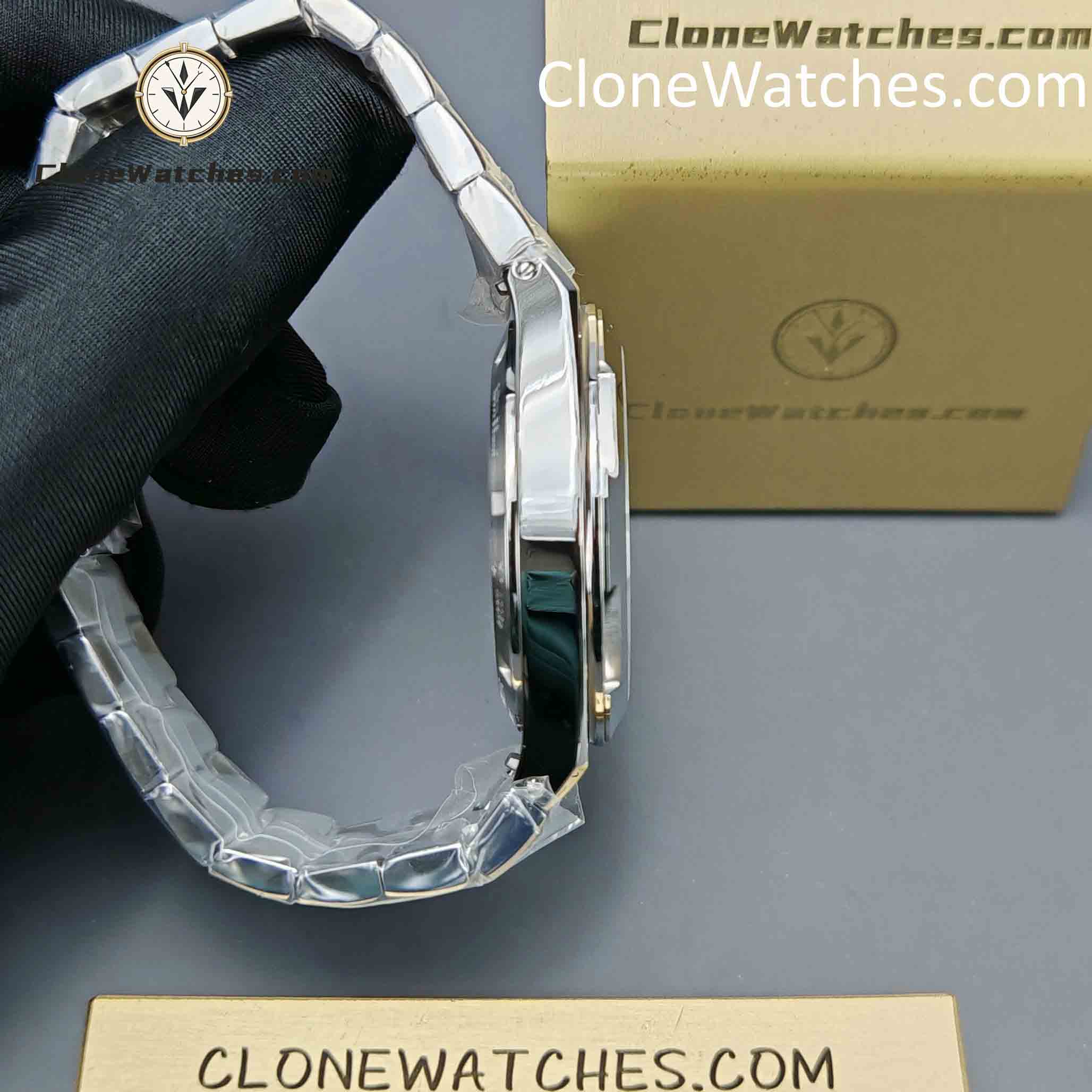 Vacheron Constantin Super Clone Watches 1:1 Overseas 4500V/210A-B126 Silvery white Dial