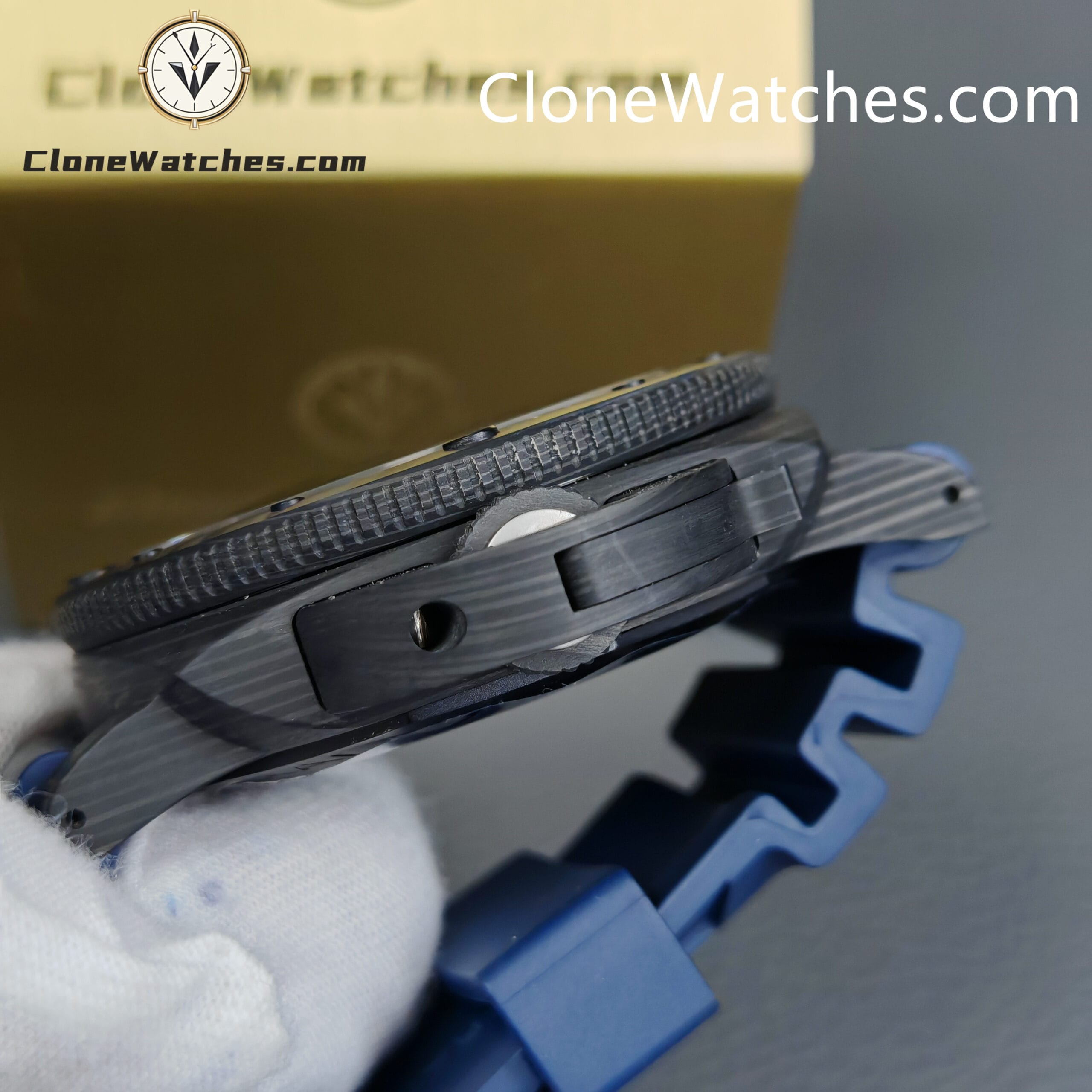 Panerai Super Clone Watches 1:1 Submersible QuarantaQuattro CarbotechTM PAM01232