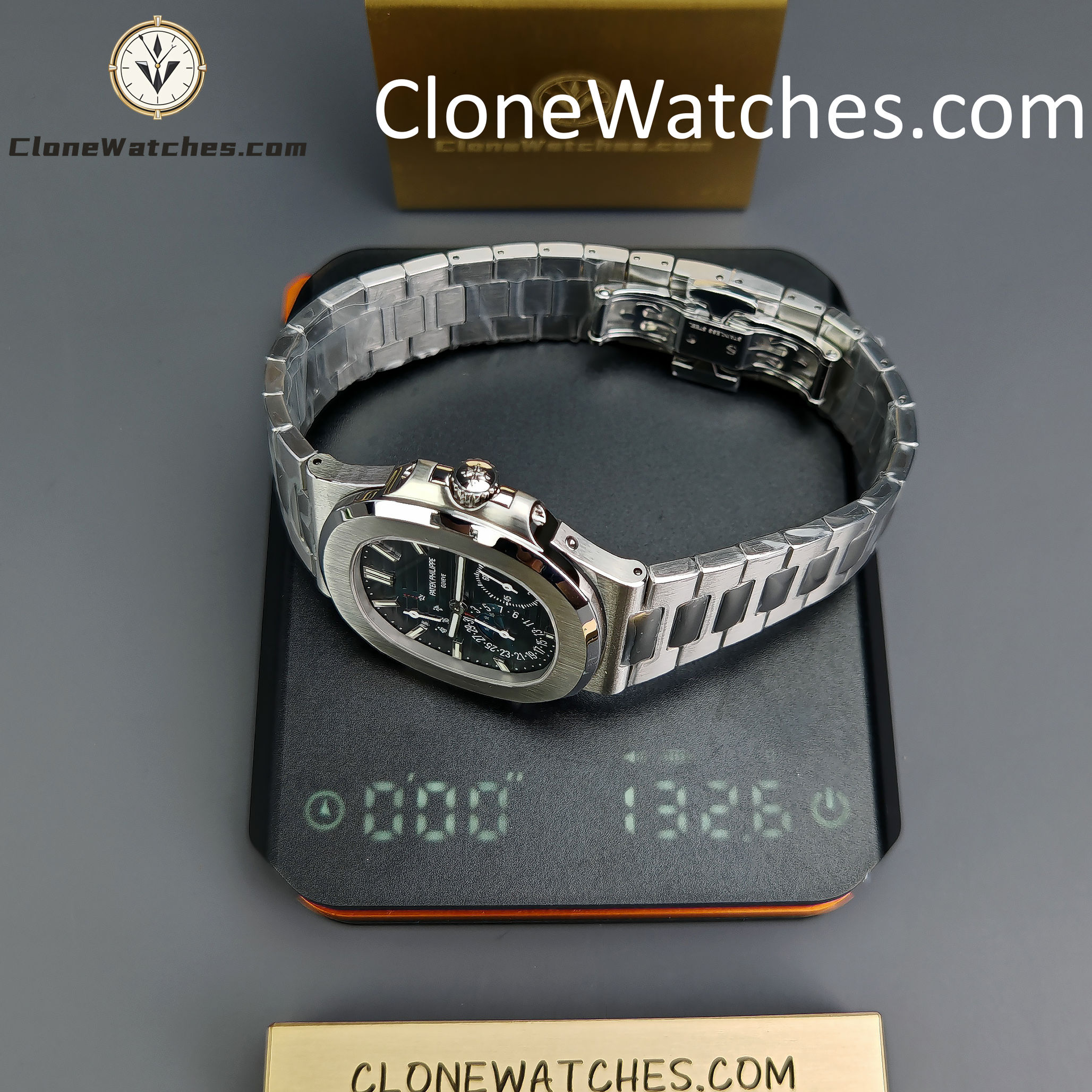 Patek Philippe Super Clone Watches 1:1 Nautilus Moon Phase 5712 Blue Dial New Clasp