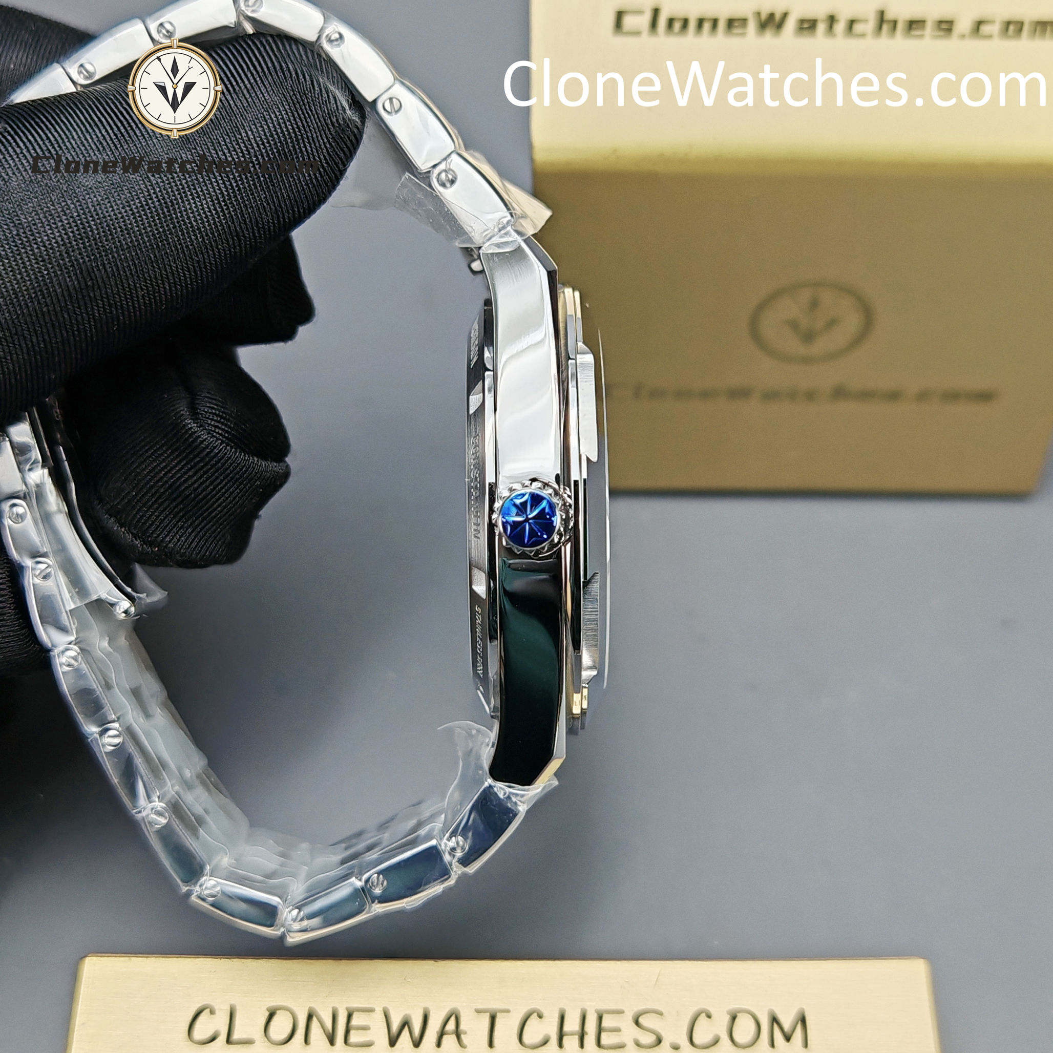 Vacheron Constantin Super Clone Watches 1:1 Overseas 4500V/210A-B126 Silvery white Dial