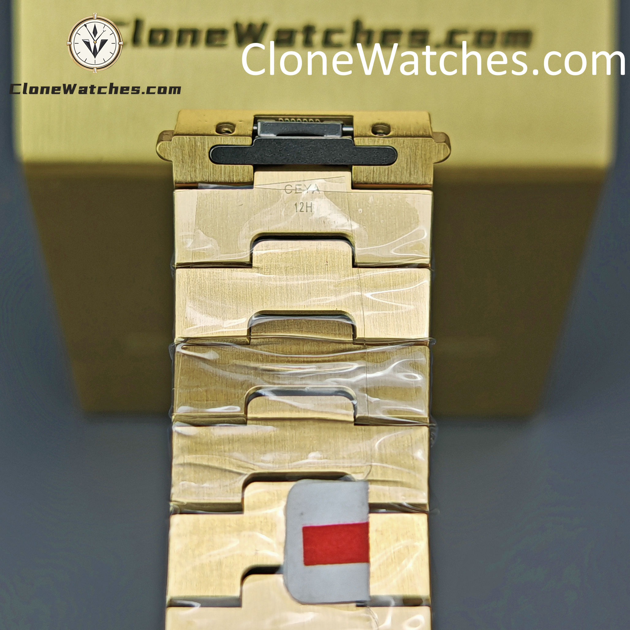Cartier Super Clone Watches 1:1 Santos 18K Gold White Dial 39.8MM WGSA0009