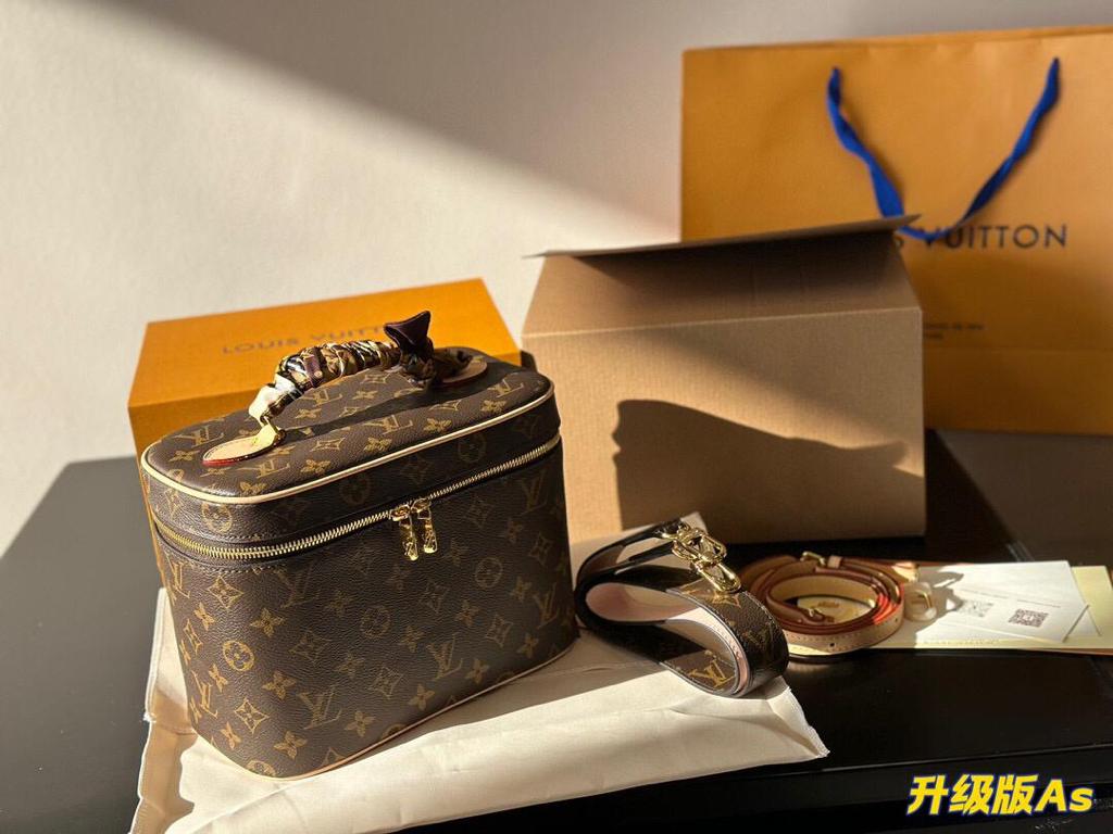 Louis Vuittion vanity bag  Classic / Practical