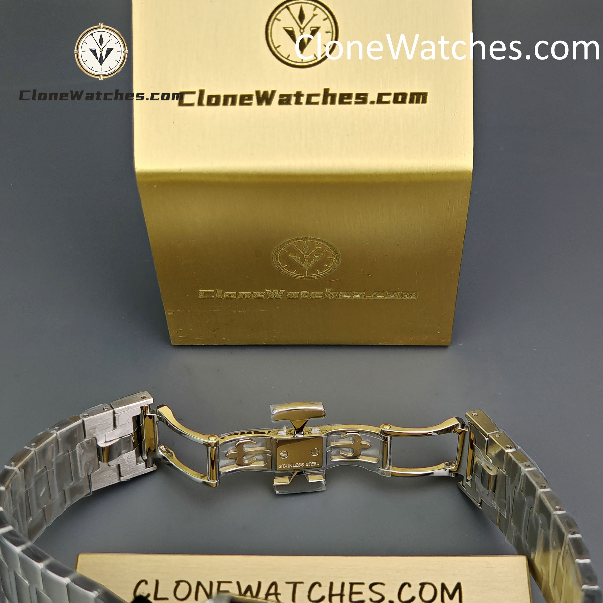 Patek Philippe Super Clone Watches 1:1 Nautilus Moon Phase 5712 Blue Dial New Clasp