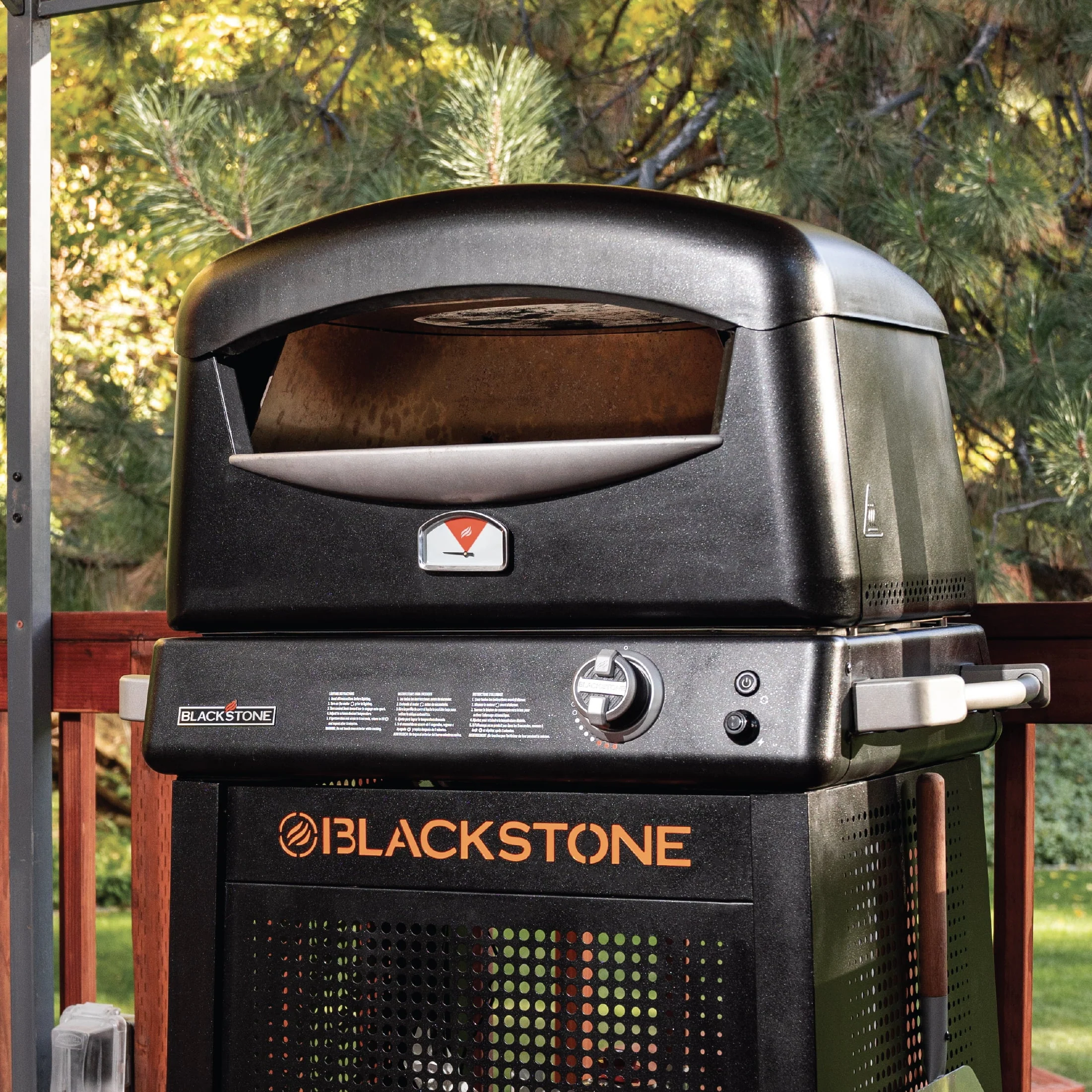Blackstone Propane Outdoor Pizza Oven with Stand and Pizza Peel