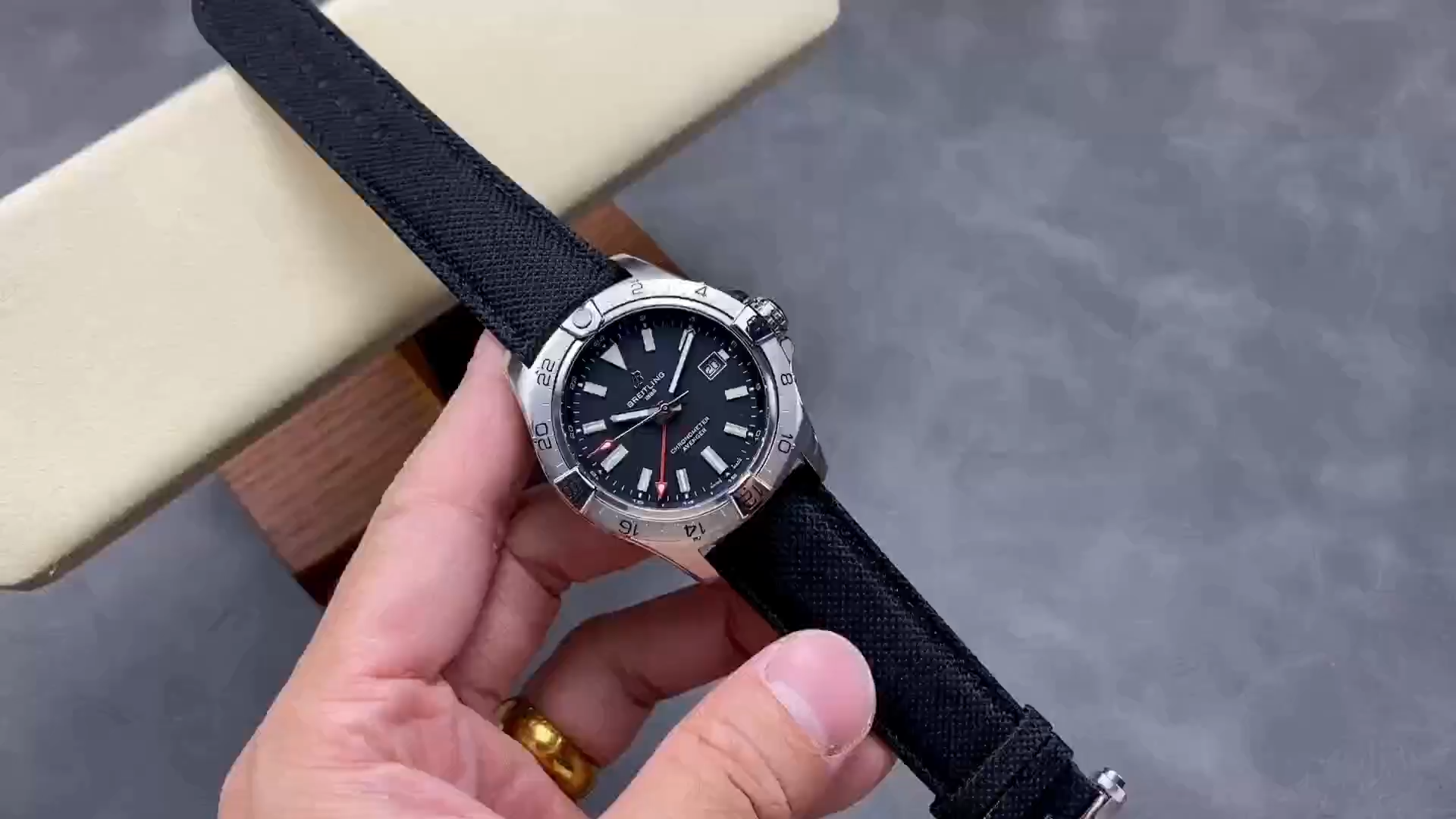 Breitling Avenger GMT 44MM Red Pointer A32320101B1X1 Replica
