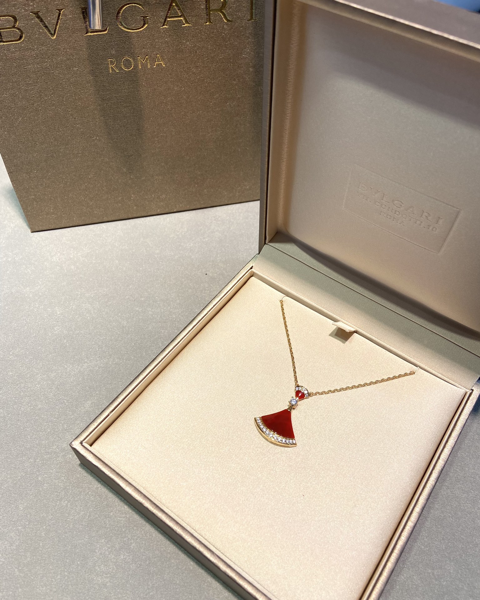 Bulgari Divas'Dream Necklace Series Red Chalcedony 18K Rose Gold