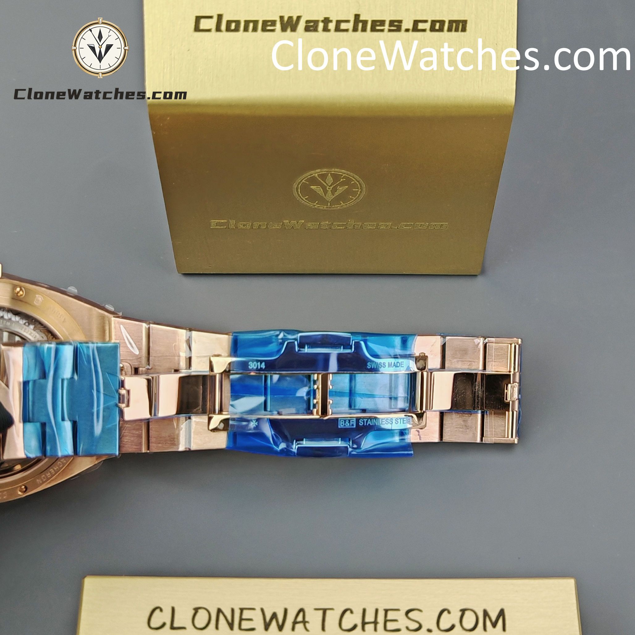 Vacheron Constantin Super Clone Watches 1:1 Overseas perpetual calendar Rose Gold 4300V/220R-B064