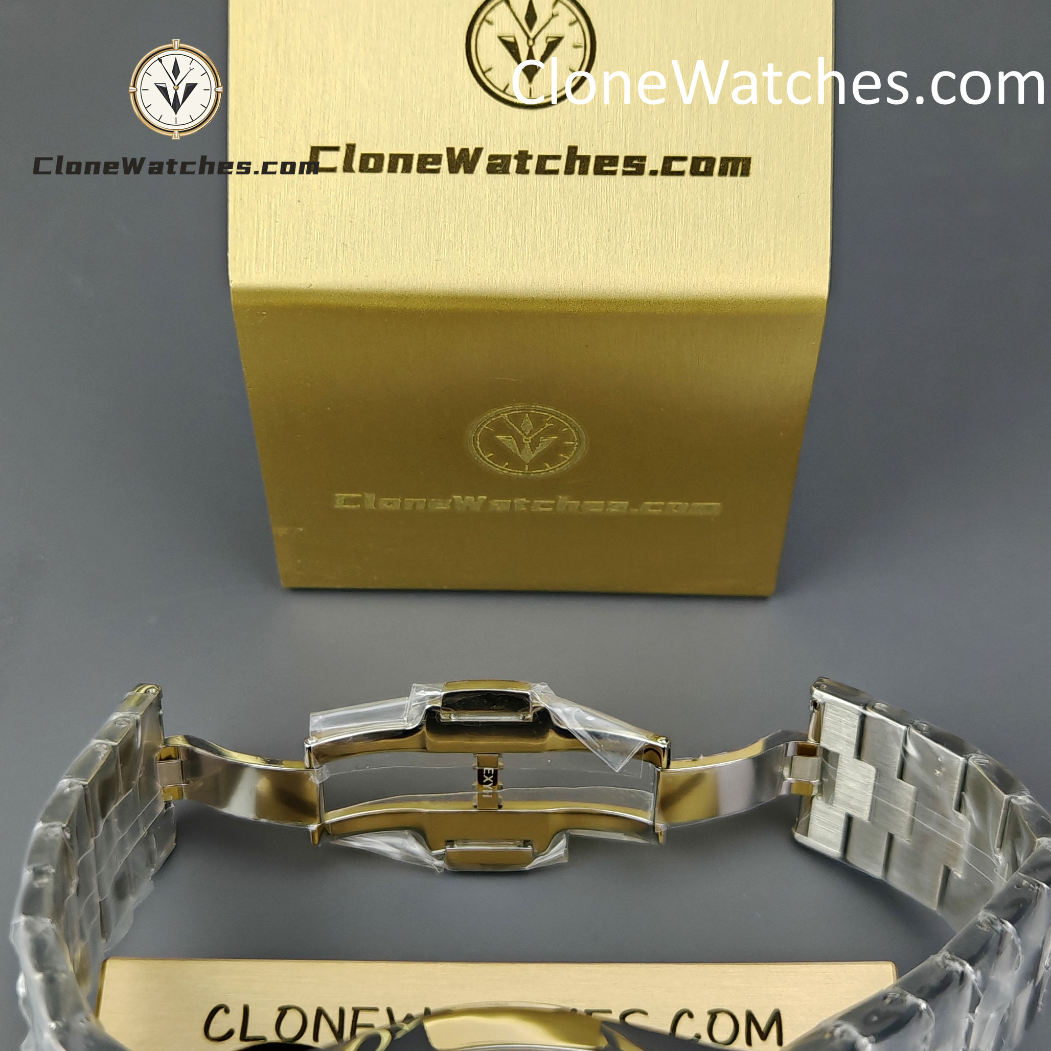 Vacheron Constantin Super Clone Watches 1:1 Overseas 4500V/210A-B128 Blue Dial