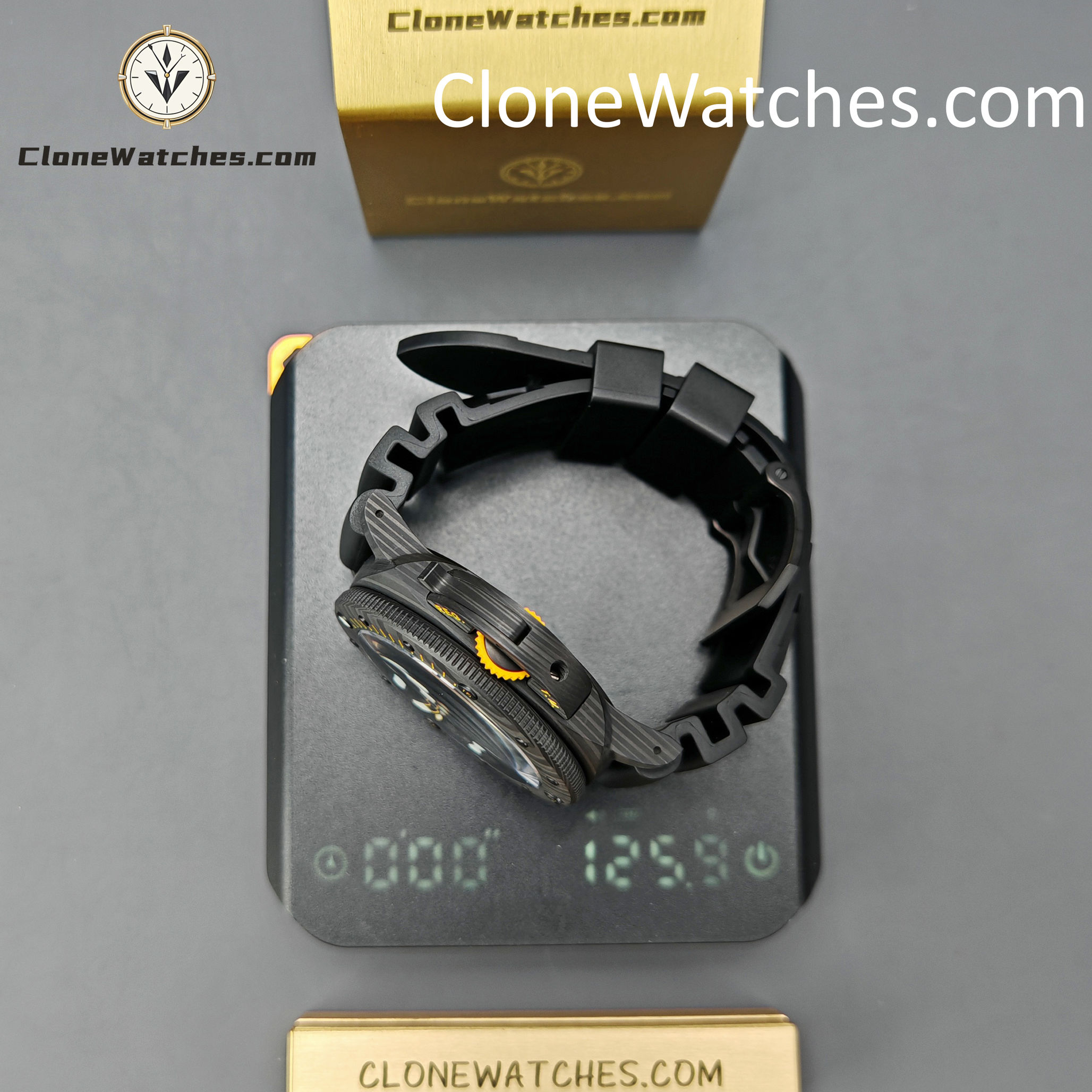 Panerai Super Clone Watches 1:1 Submersible GMT CarbotechTM PAM01324 44mm