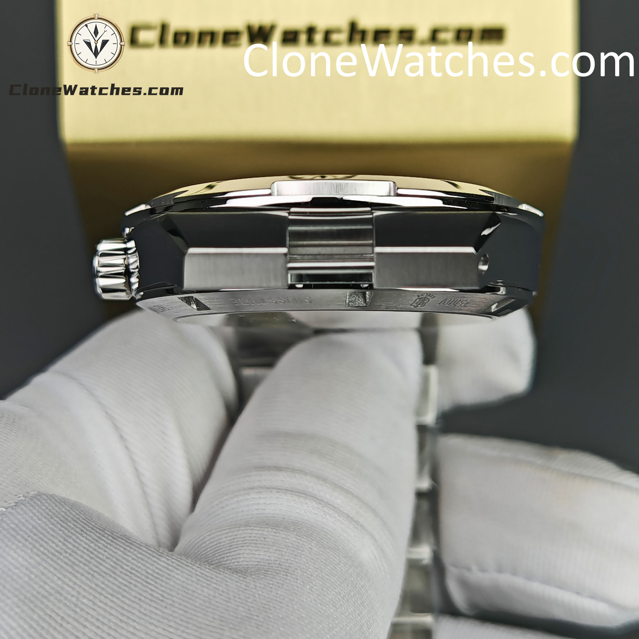 Vacheron Constantin Super Clone Watches 1:1 Overseas 4500V/210A-B483 Black Dial