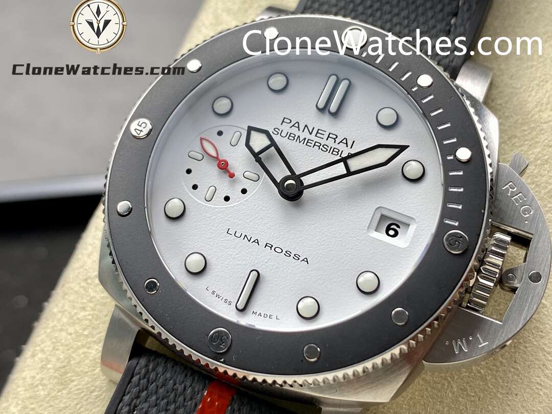 Panerai Super Clone Watches 1:1 Submersible Luna Rossa PAM01579 White Dial 42mm